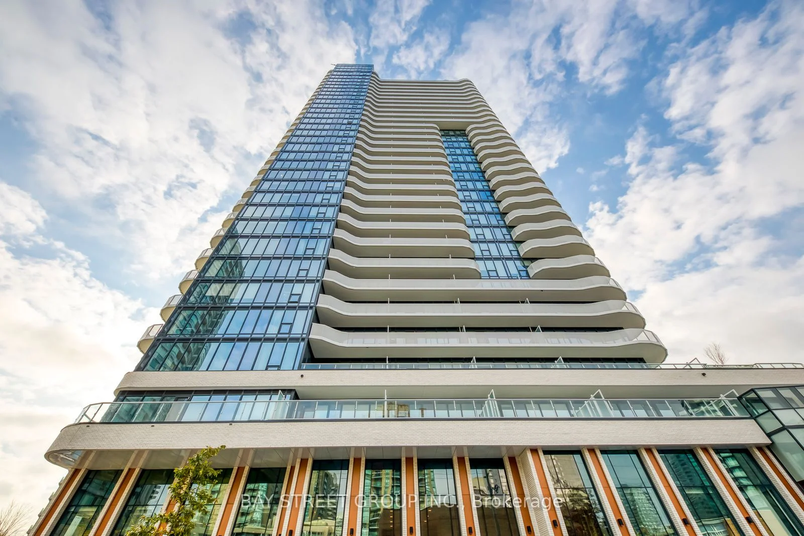 15 Holmes Avenue 1807, Toronto C14, ON M2N 4L8