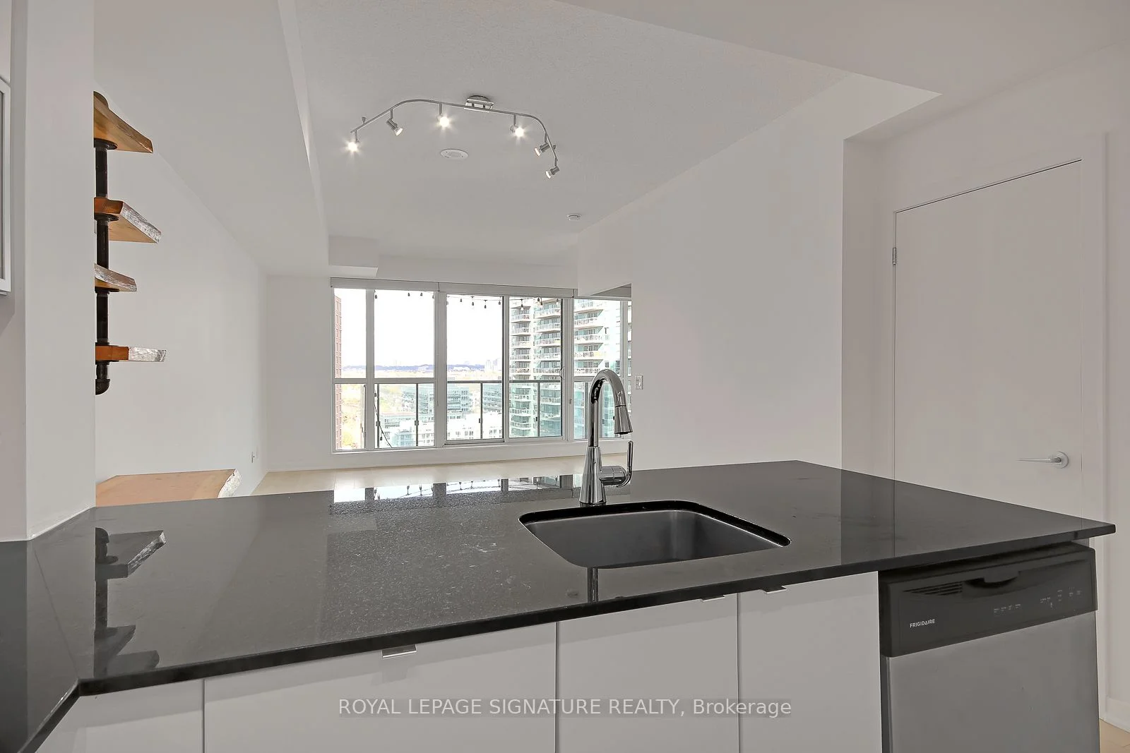 150 East Liberty Street 1914, Toronto C01, ON M6K 3R5