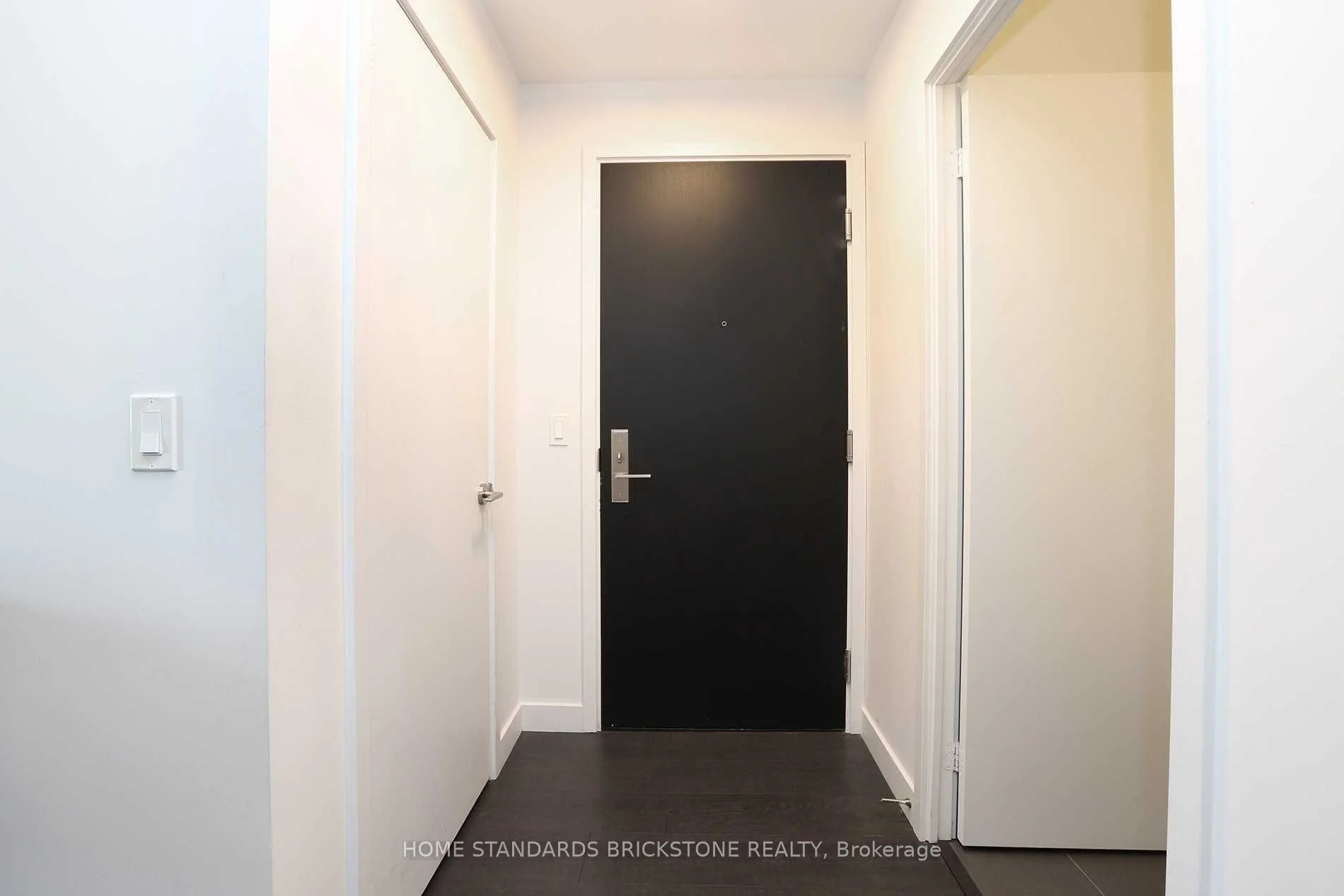 8 Eglinton Avenue E 2901, Toronto C10, ON M4P 1A6