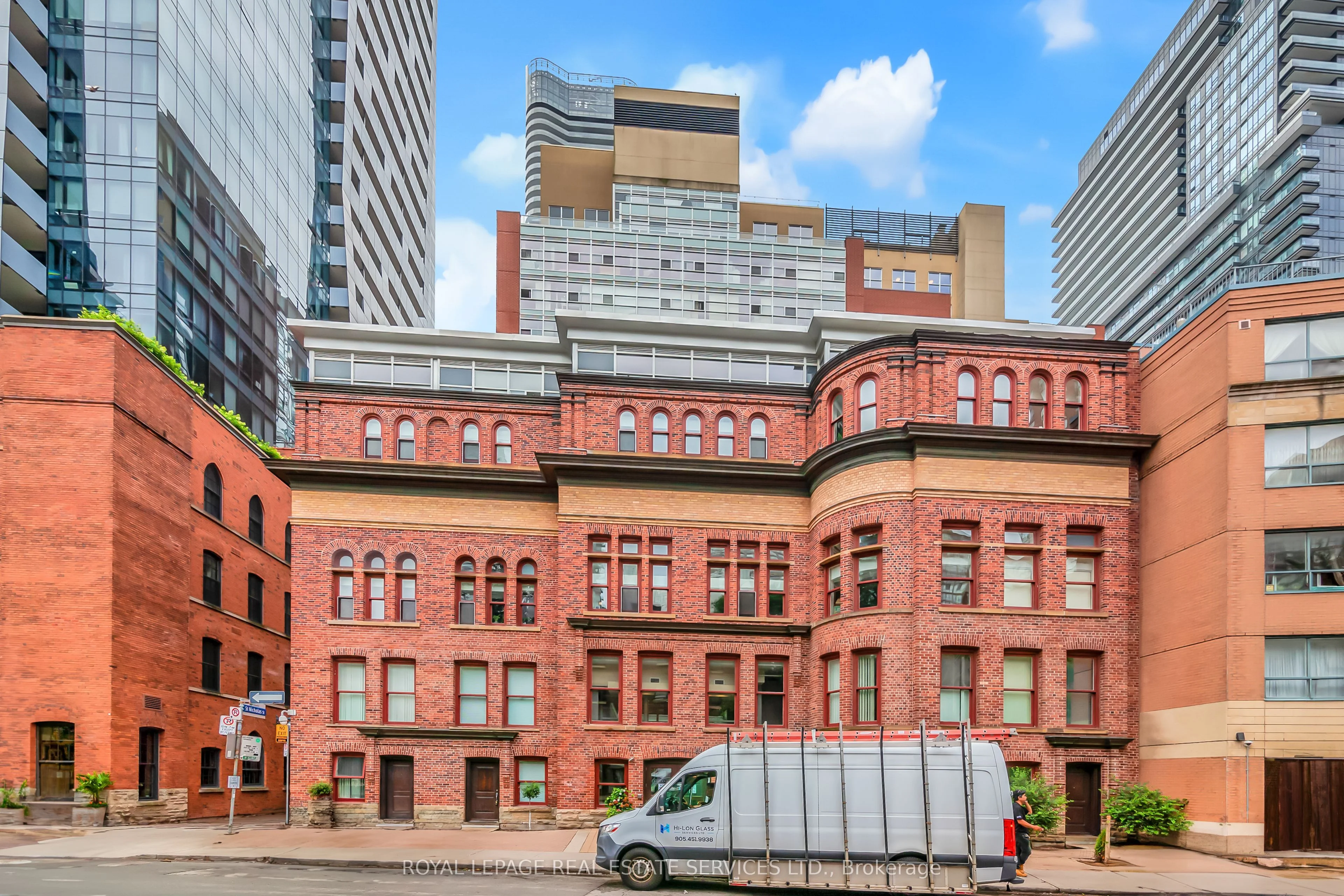 11 St Joseph Street 219, Toronto C01, On M4y 3g4