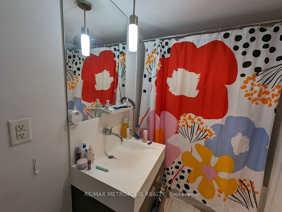 110 Charles Street E 910, Toronto C08, ON M4Y 1T5