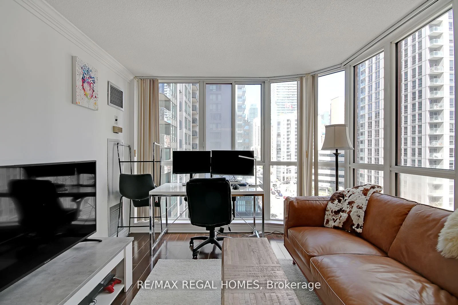 736 Bay Street 812, Toronto C01, ON M5G 1N6