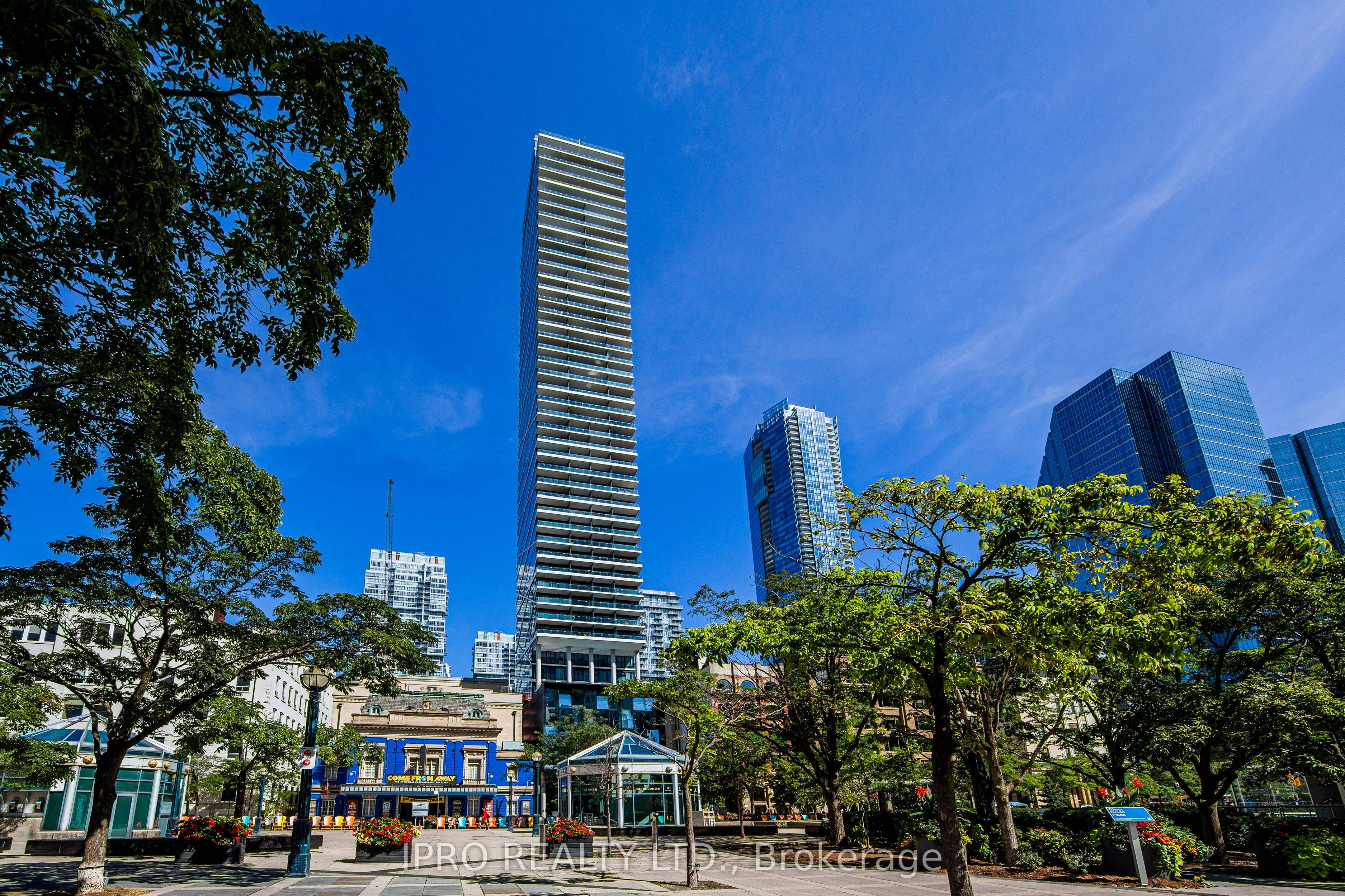 224 King Street W 501, Toronto C01, On M5v 1h8