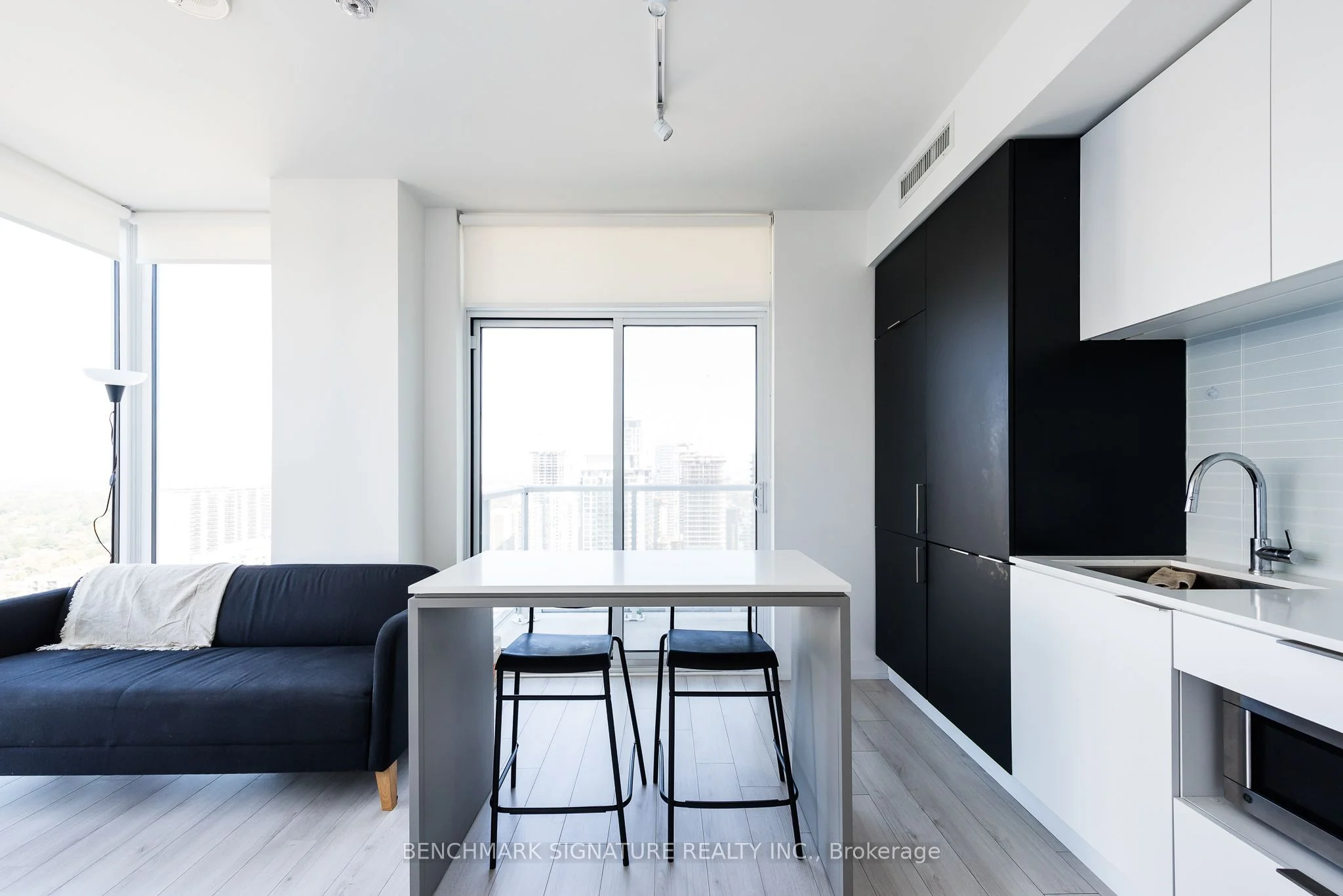 33 Helendale Avenue 2303, Toronto C03, On M4r 0a4
