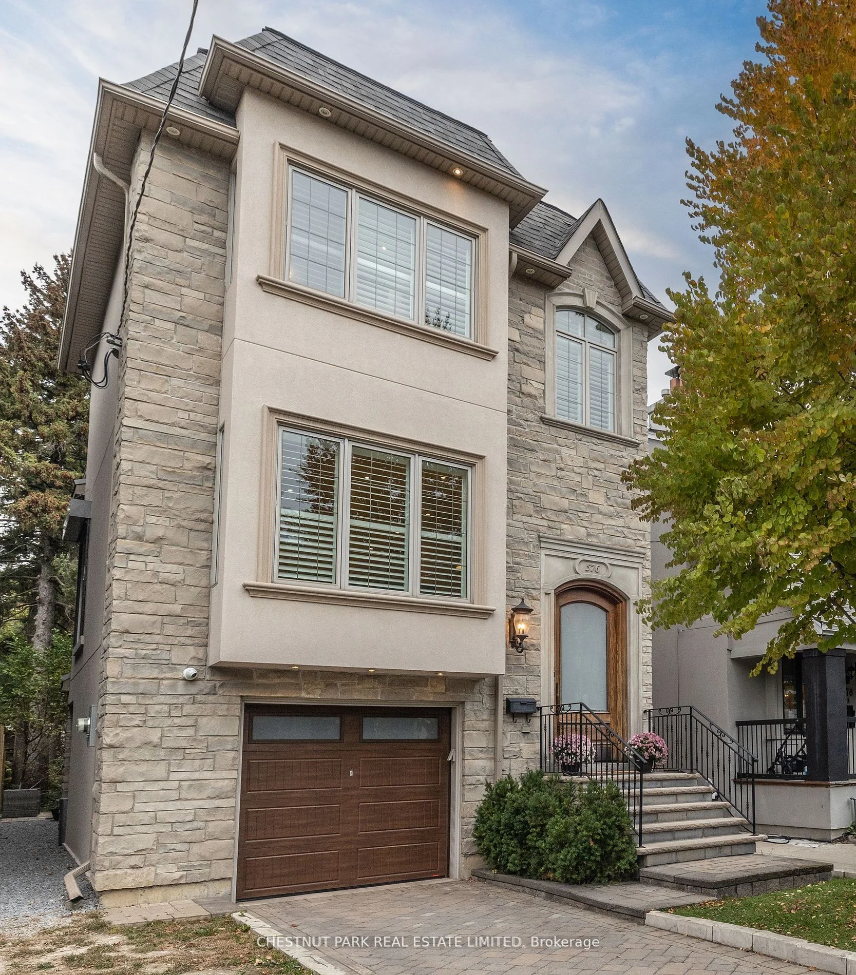 576 Hillsdale Avenue E, Toronto C10, ON M4S 1V2