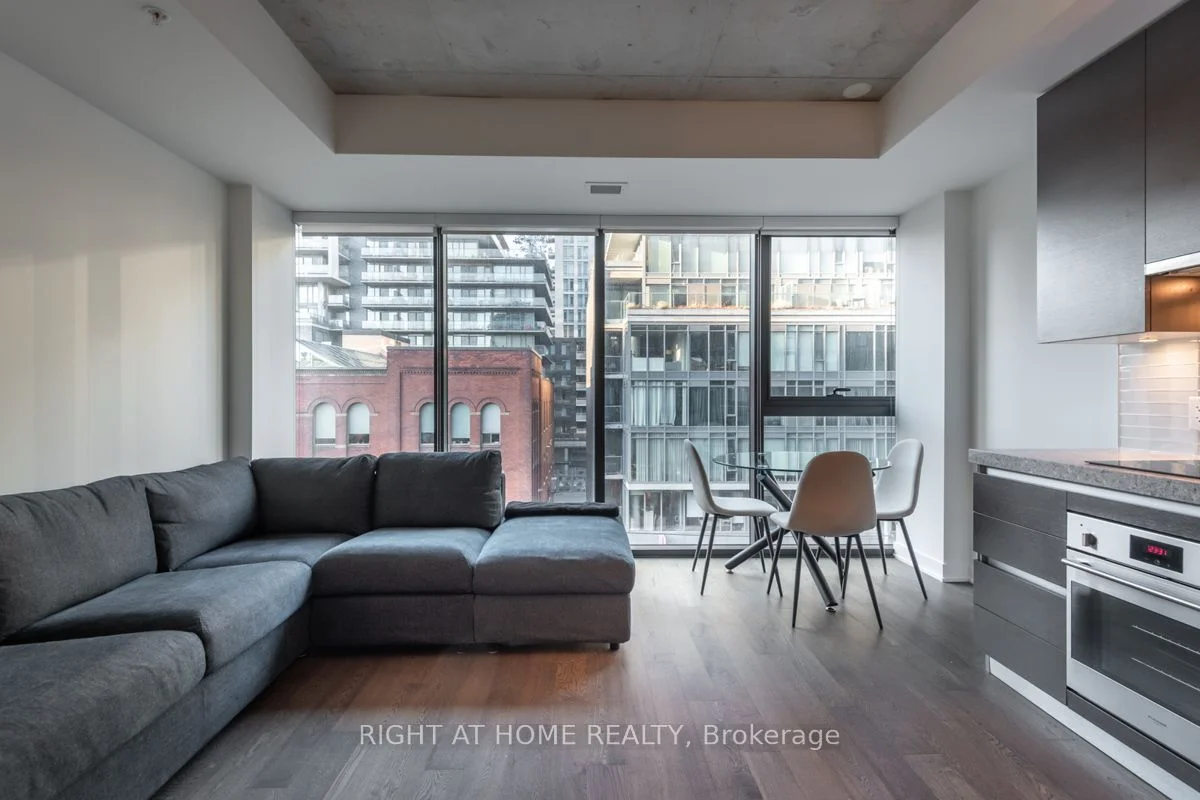 629 King Street W 419, Toronto C01, On M5v 1m5