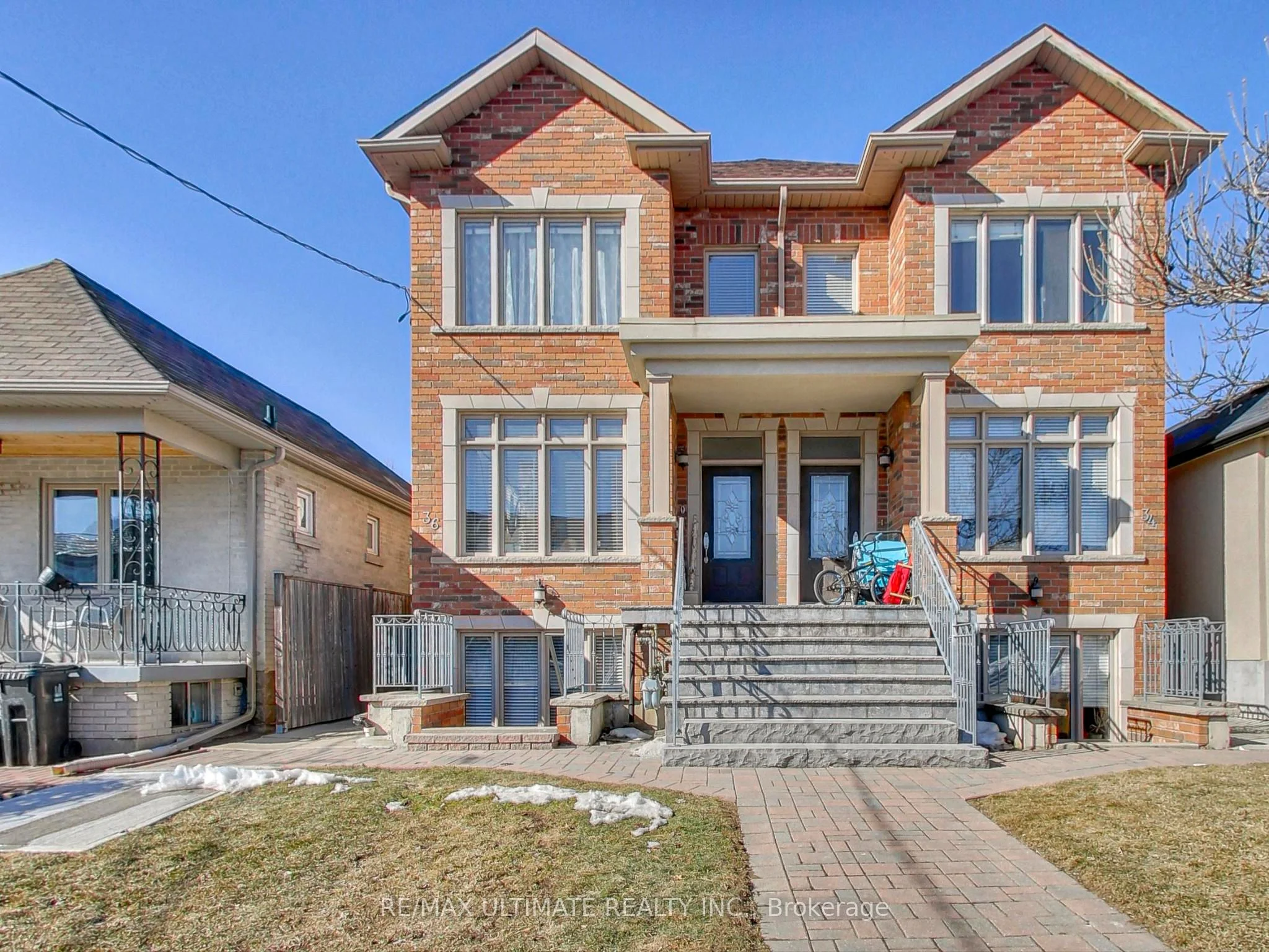 34 Amherst Avenue Apt #3, Toronto C03, On M6e 1z3
