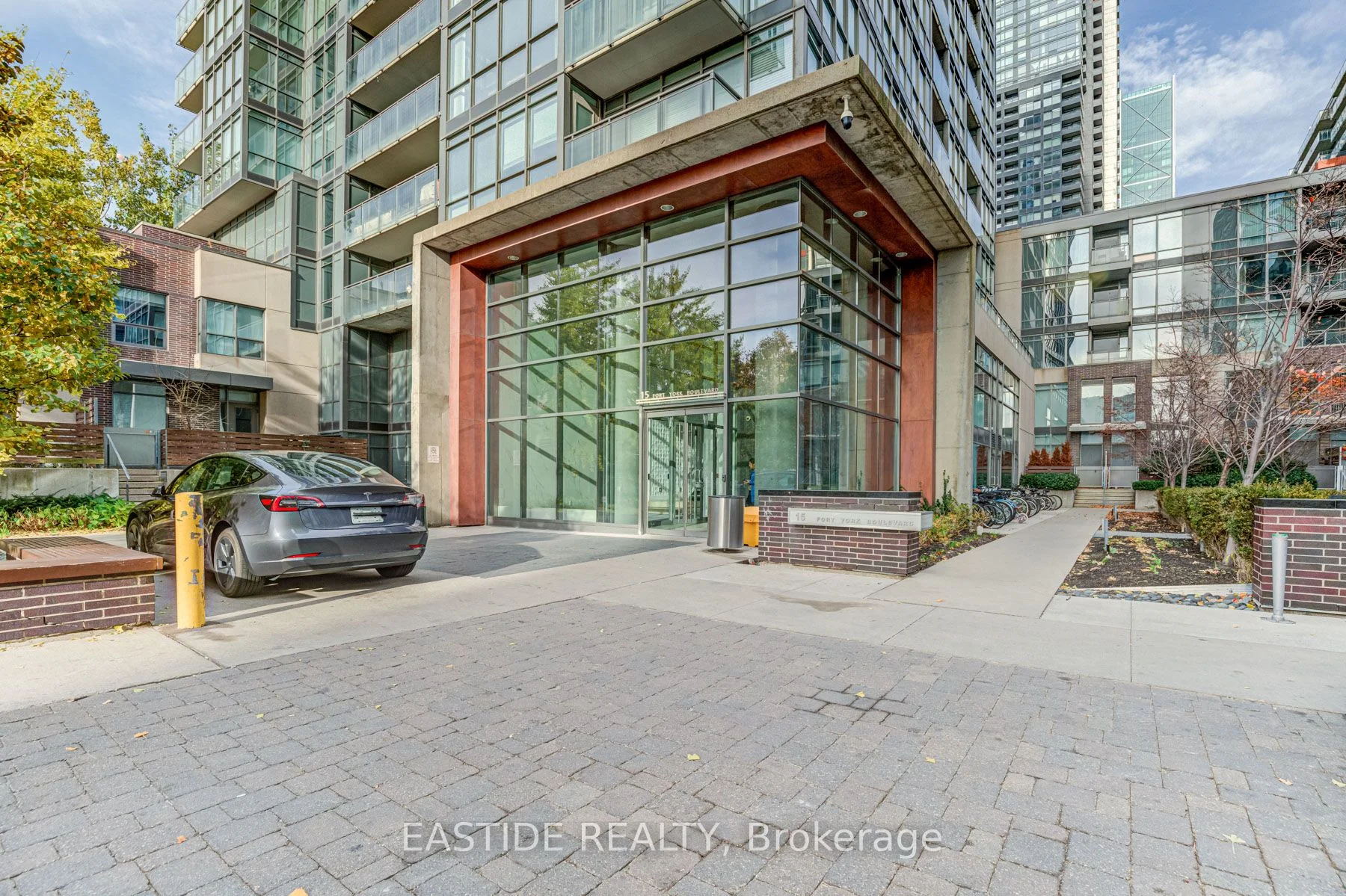 15 Fort York Boulevard W 1010, Toronto C01, ON M5V 3Y4