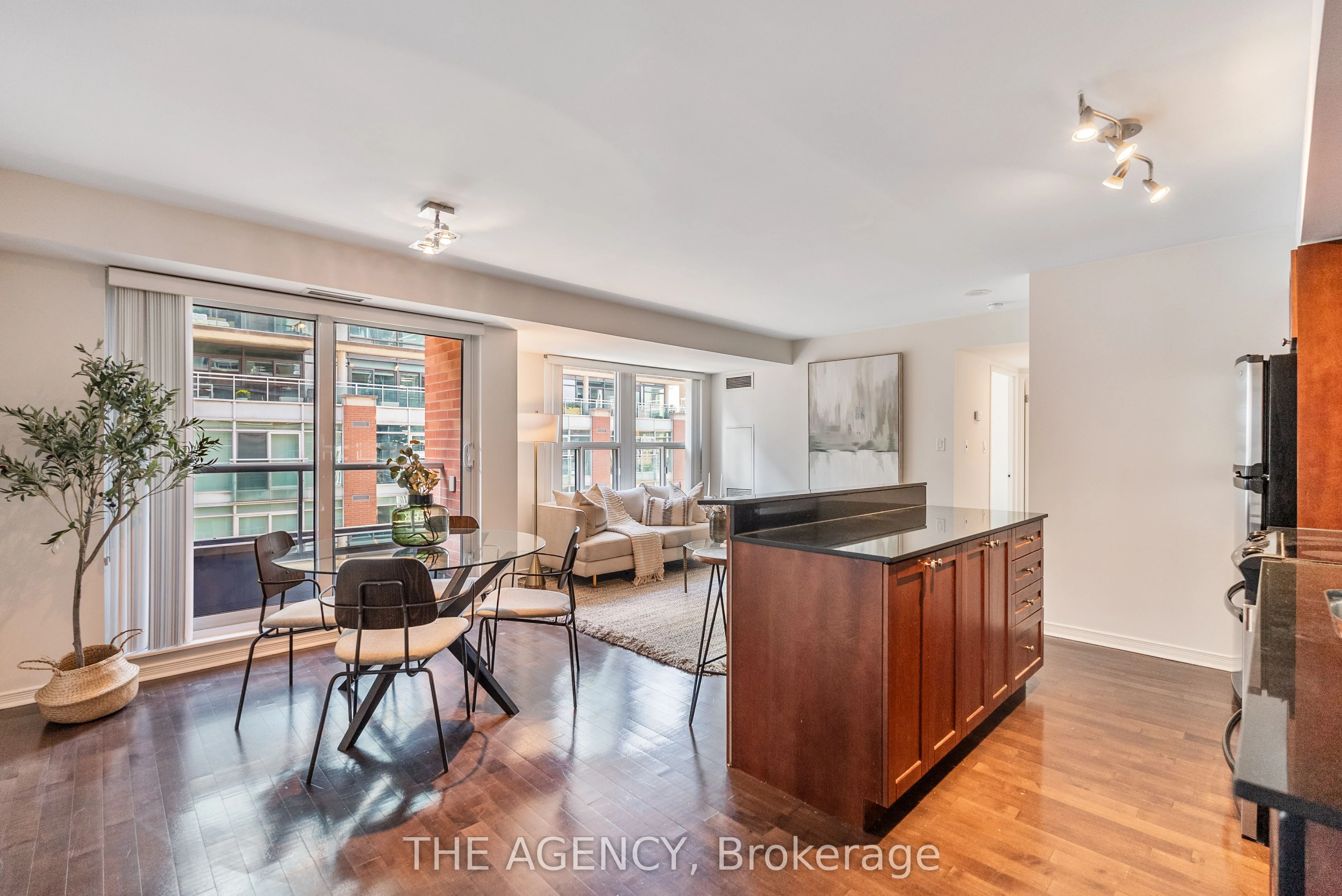230 King Street E 916, Toronto C08, ON M5A 1K5