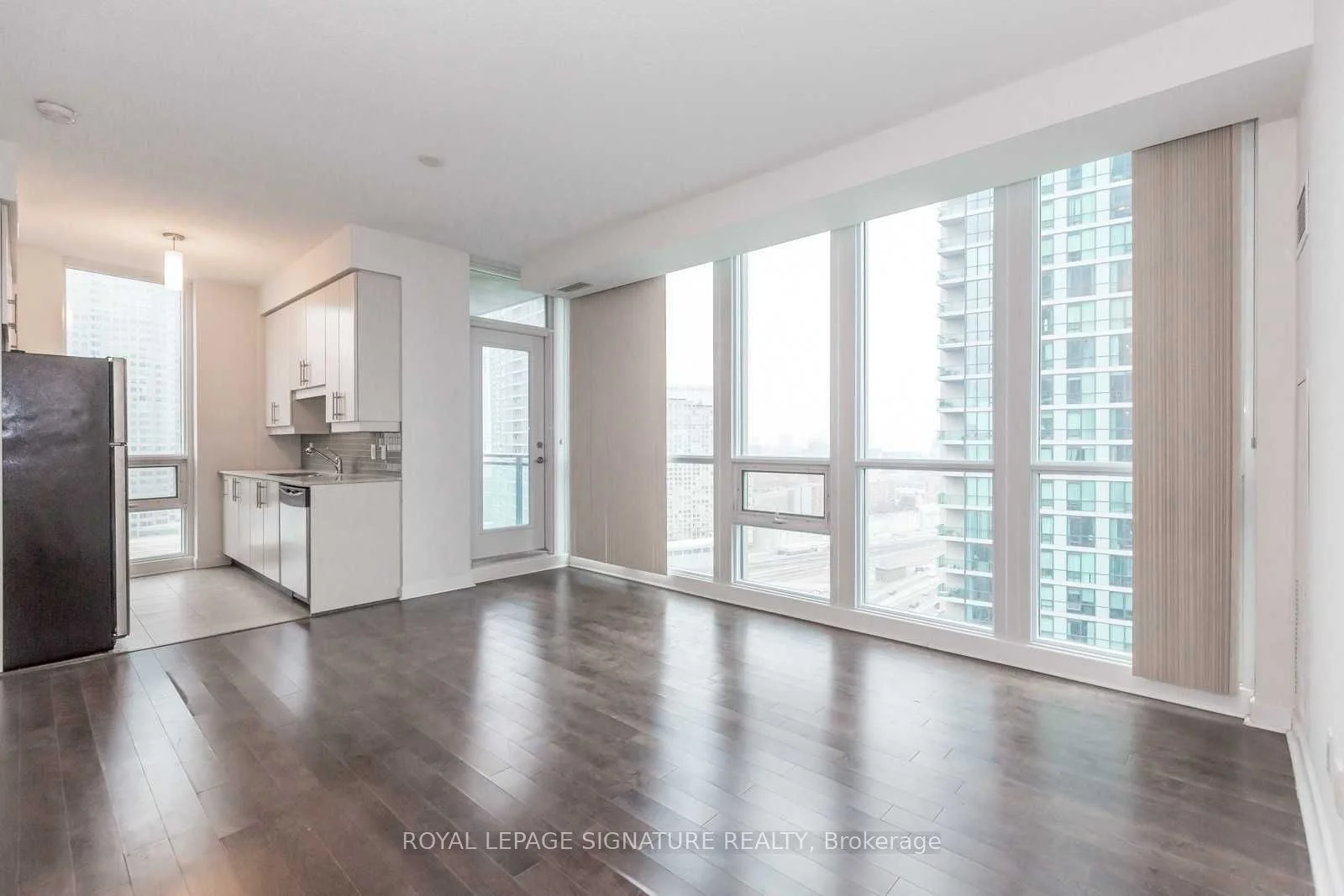 18 Harbour Street 2705, Toronto C01, On M5j 2z6