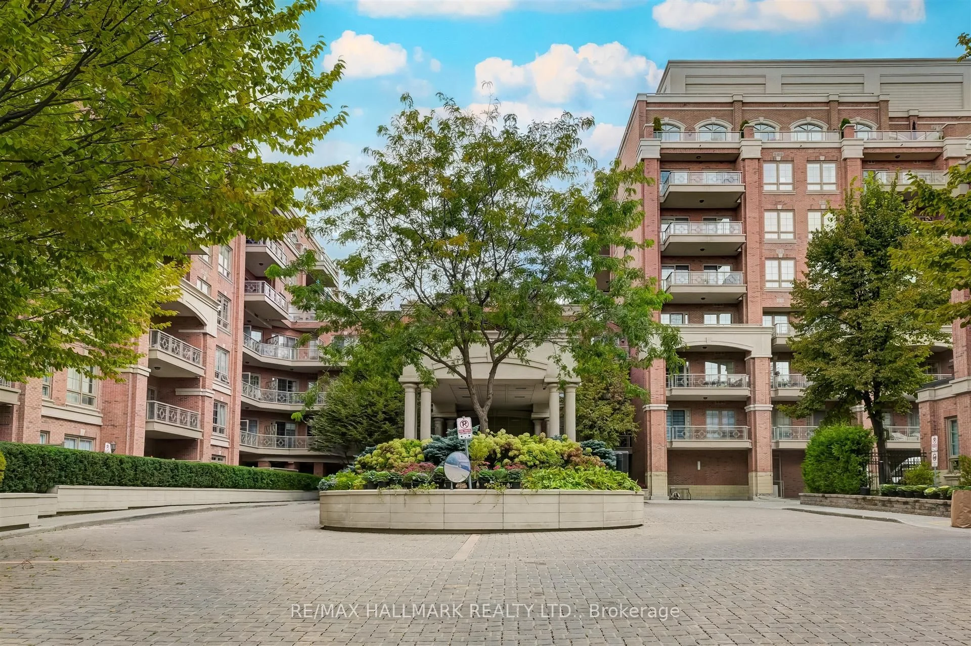 20 Burkebrook Place 707, Toronto C12, ON M4G 0A1