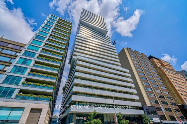 200 Bloor Street W 1704, Toronto C02, On M5s 1t8