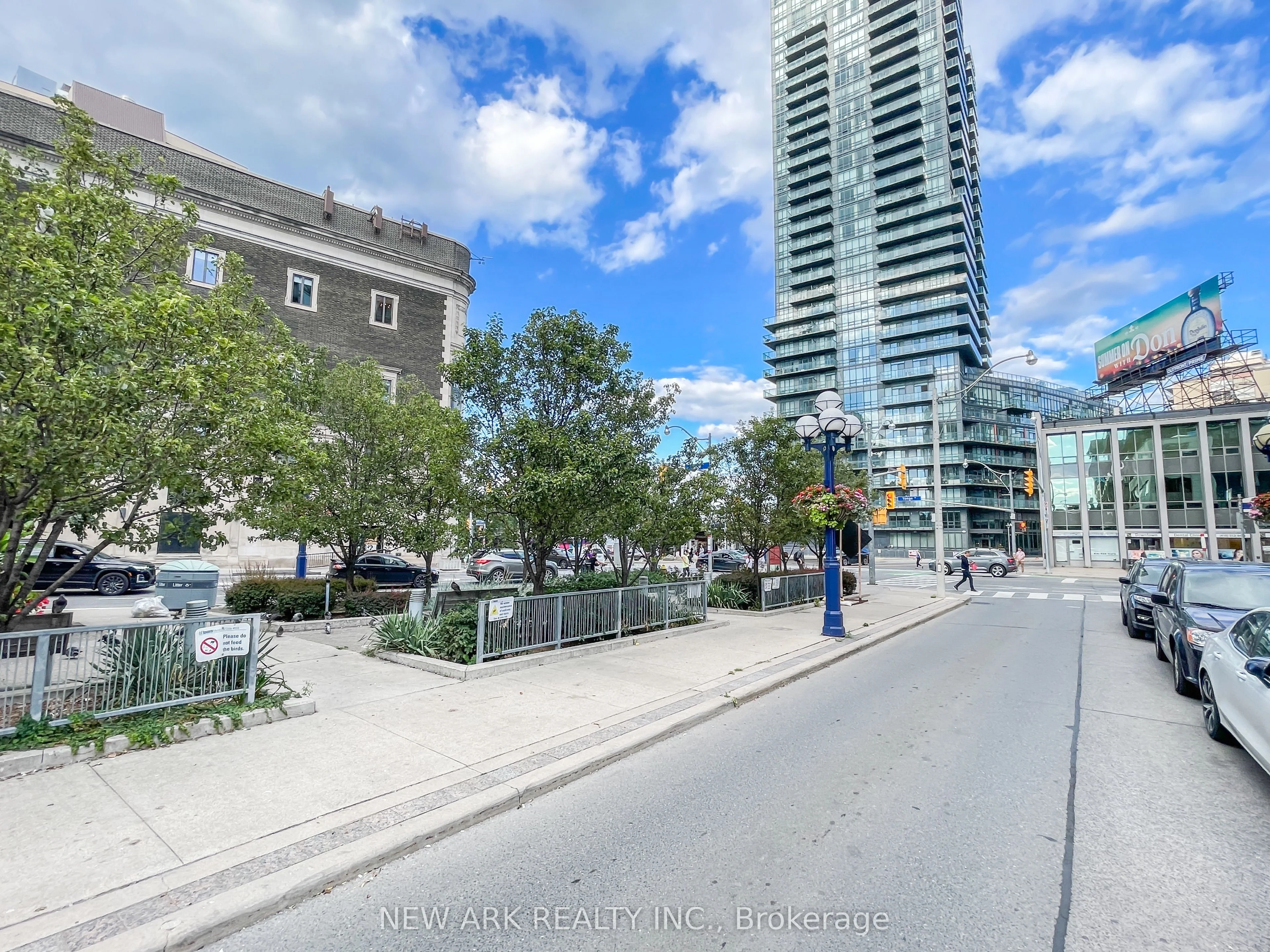 8 Scollard Street 304, Toronto C02, On M5r 1m2