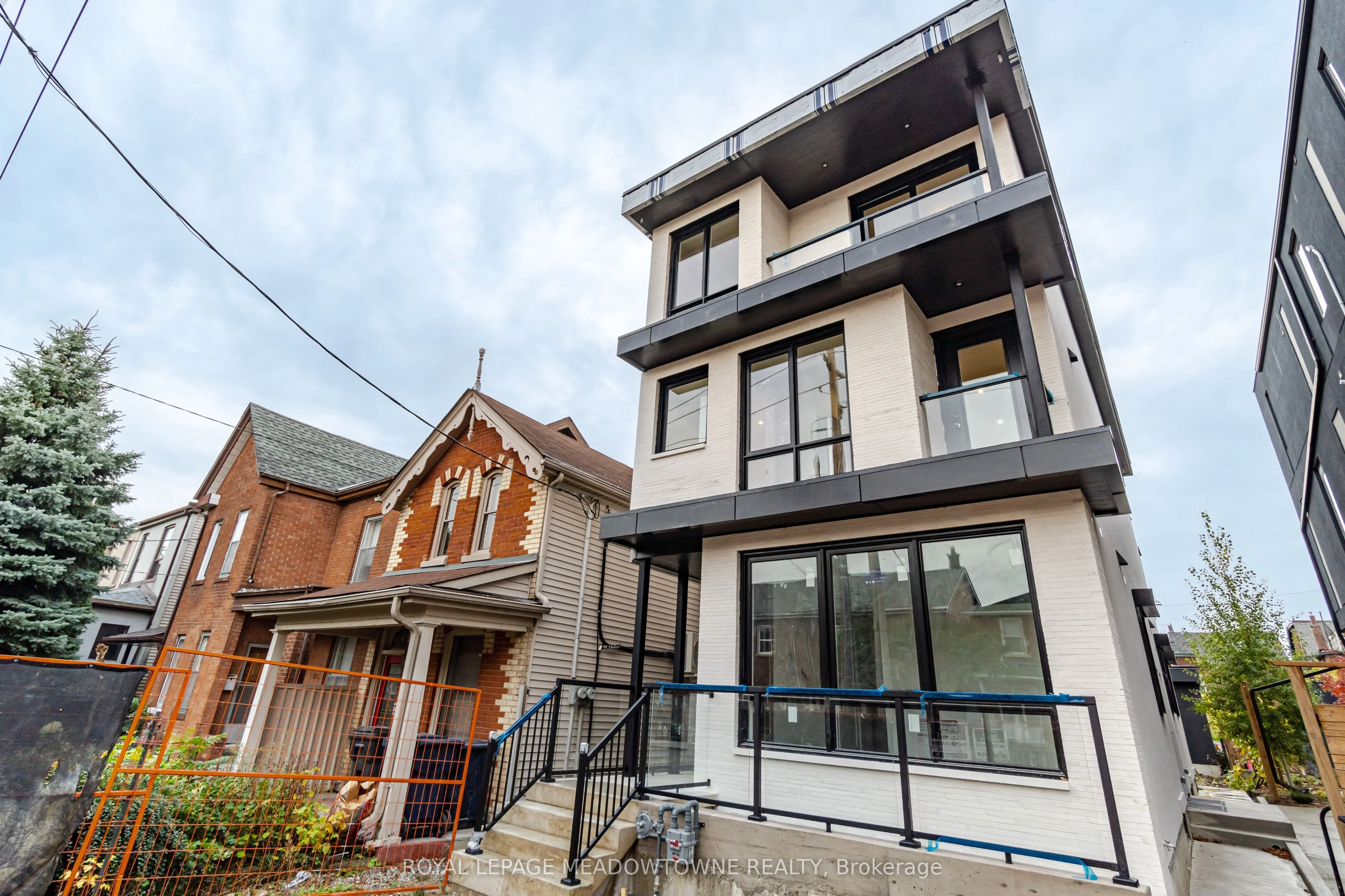 218 Lippincott Street unit 3, Toronto C01, ON M5S 2P5
