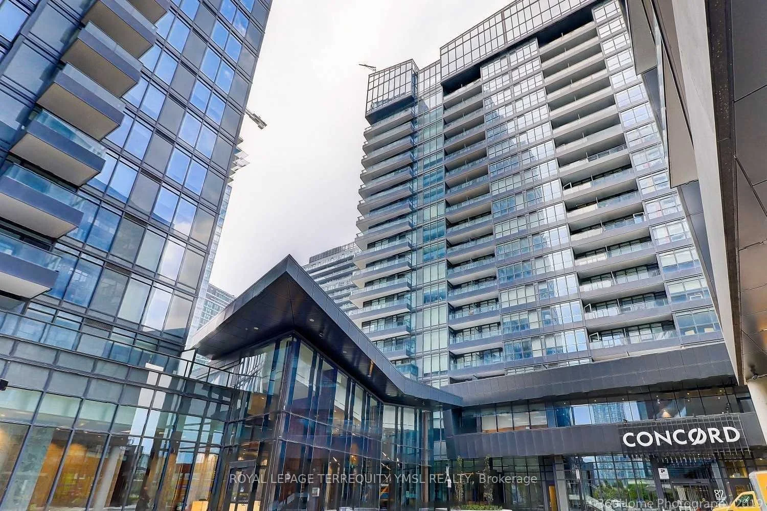 80 Queens Wharf Road 1203, Toronto C01, ON M5V 0J3