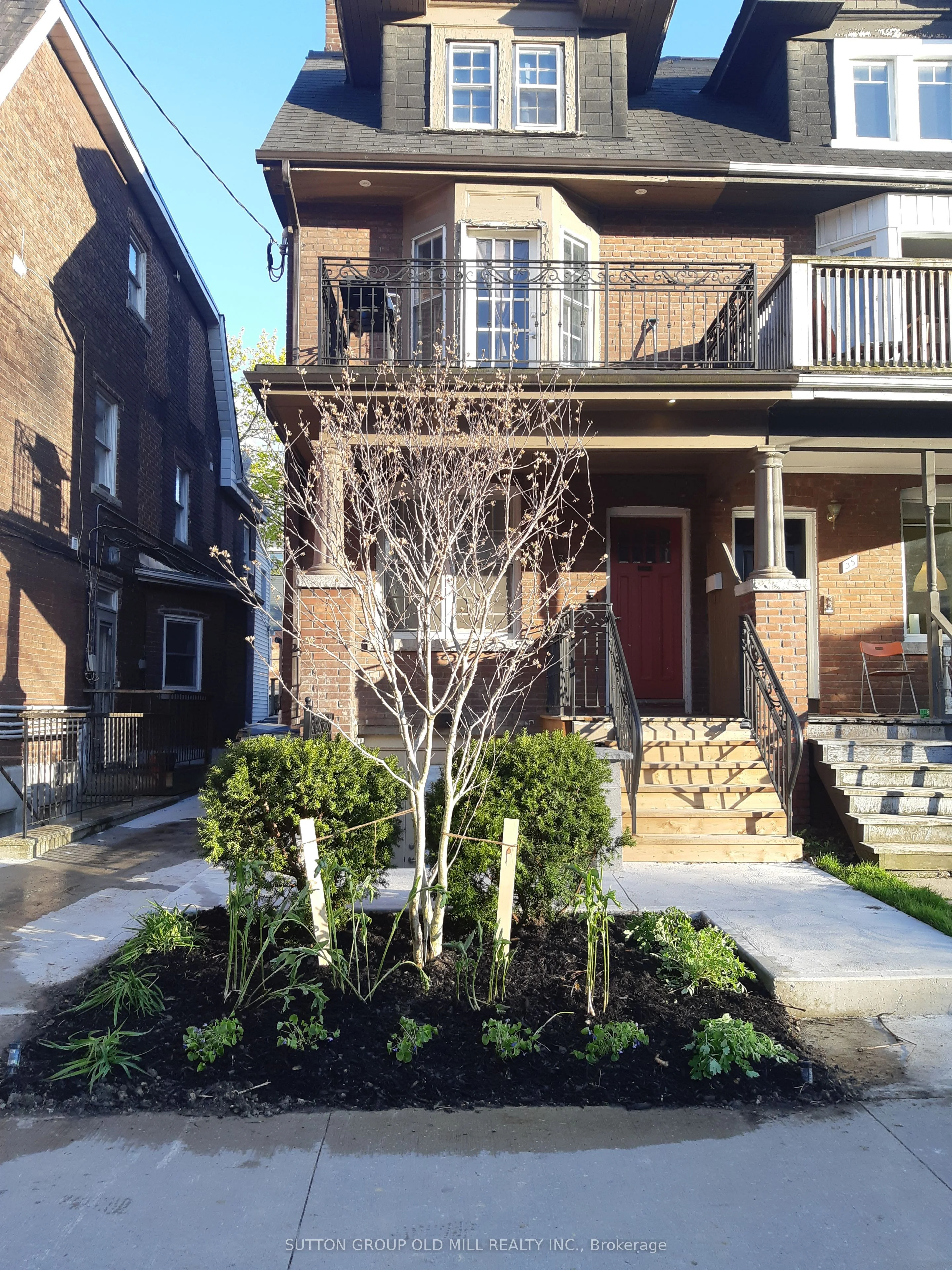 33 Dupont Street #2 Main, Toronto C02, ON M5R 1V3