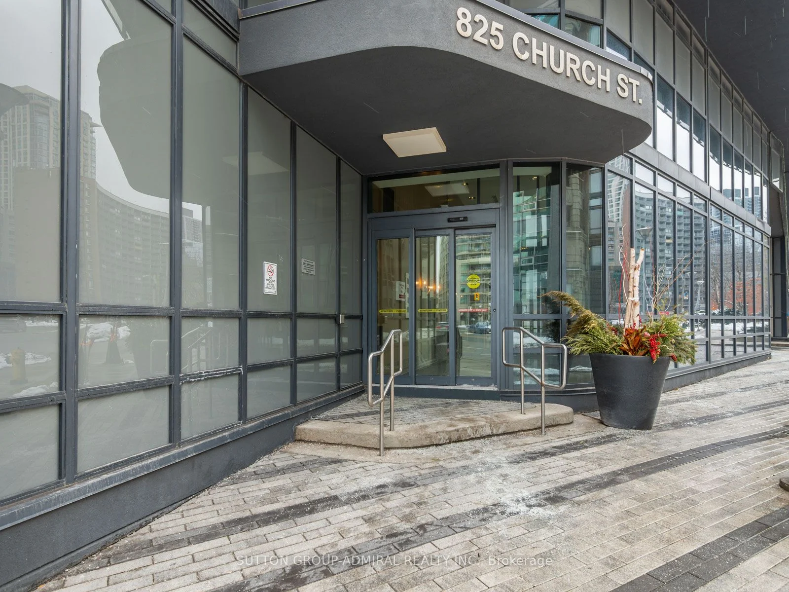 825 Church Street 301, Toronto C09, ON M4W 3Z4