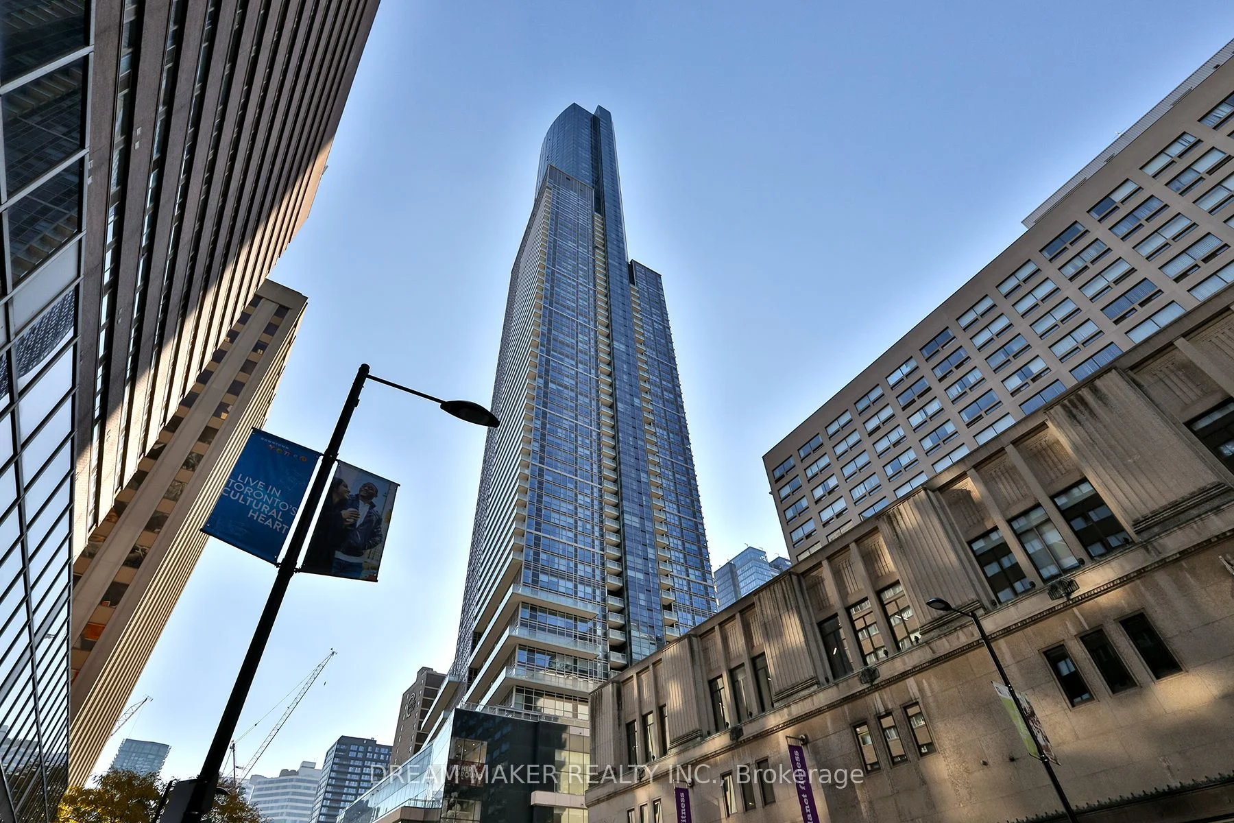 386 Yonge Street 5005, Toronto C01, ON M5B 0A5