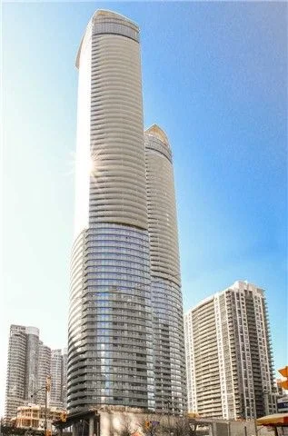 12 York Street 704, Toronto C01, On M5j 2z2