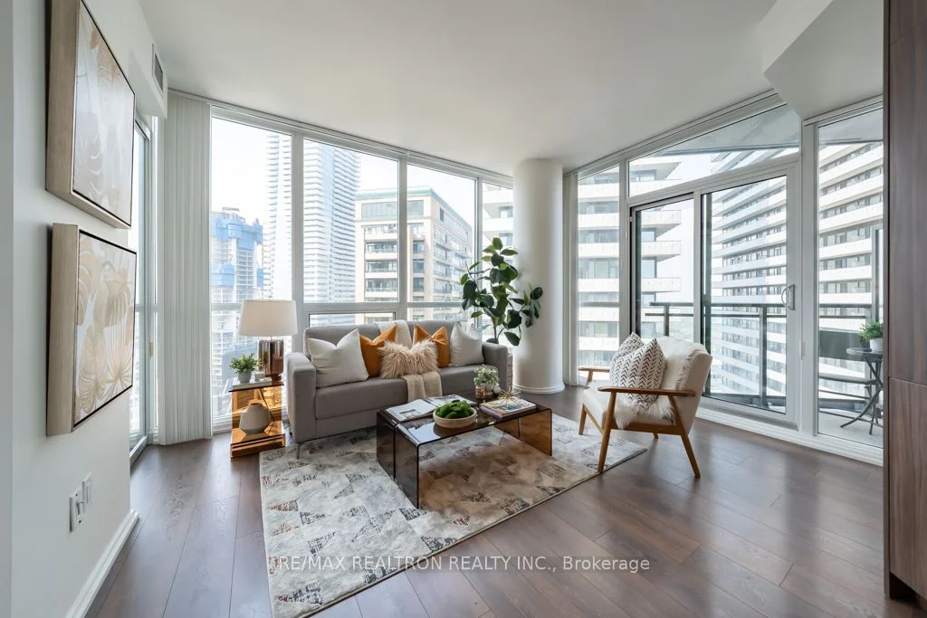 45 Charles Street E 3307, Toronto C08, ON M4Y 0B8
