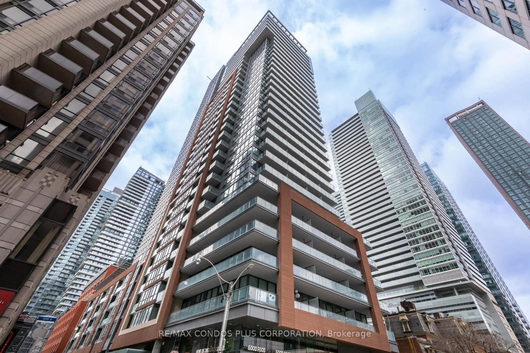 8 Mercer Street 425, Toronto C01, On M5v 0c4