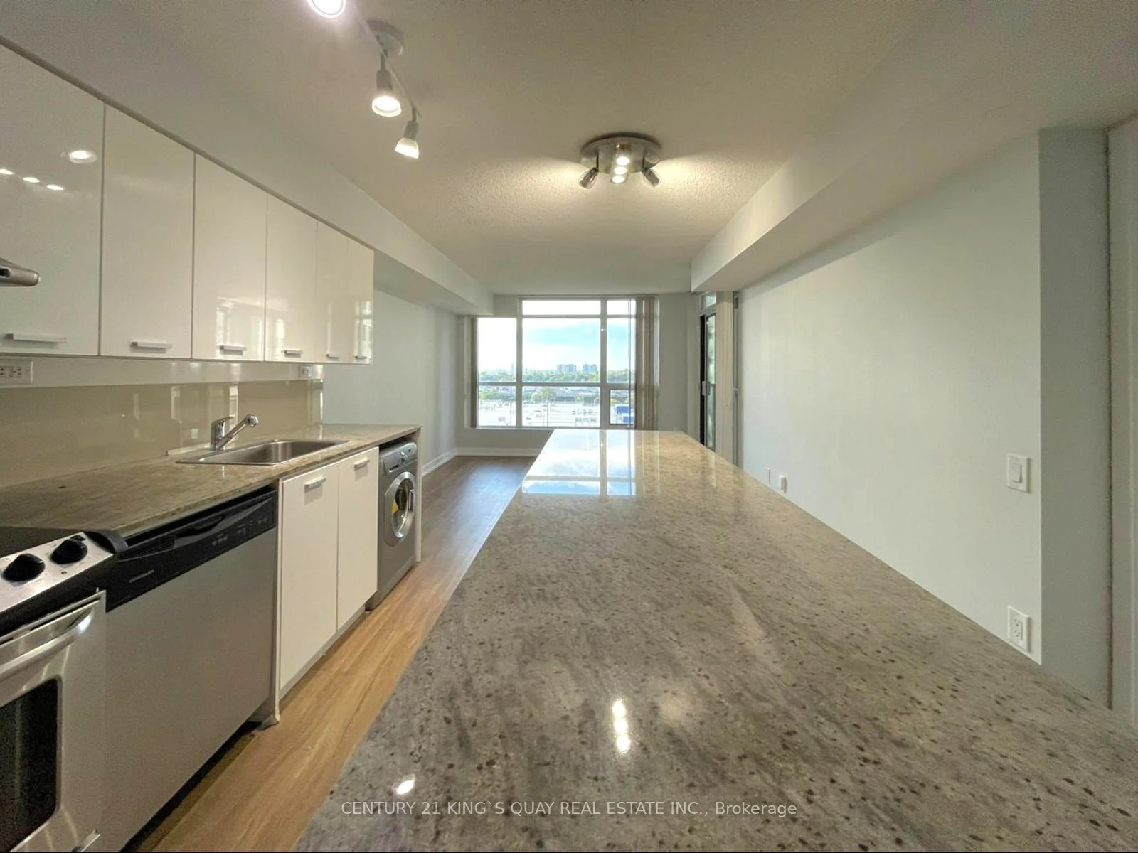 33 Singer Court 910, Toronto C15, ON M2K 0B4