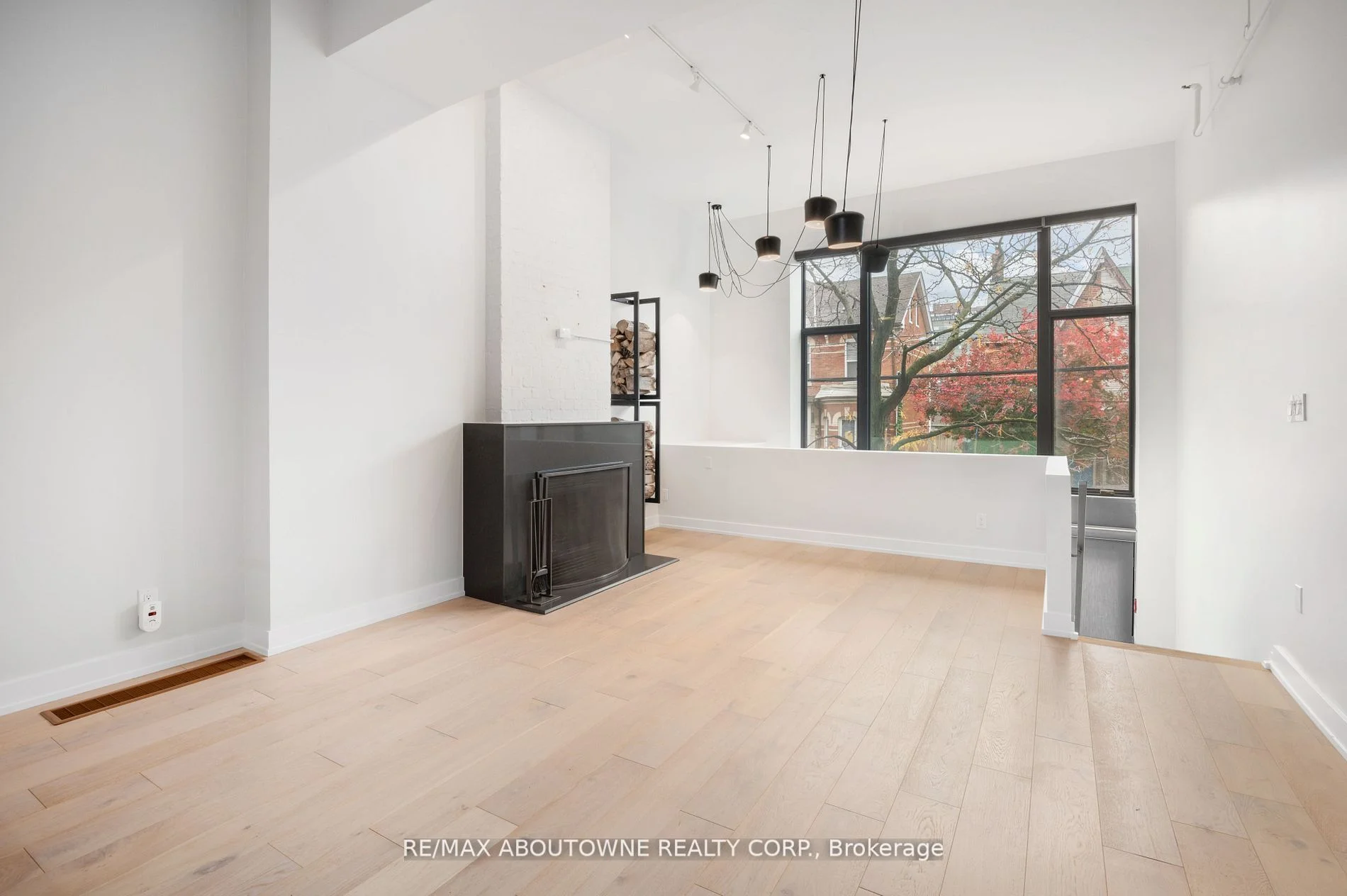 676 Richmond Street W 105, Toronto C01, On M6j 1c3