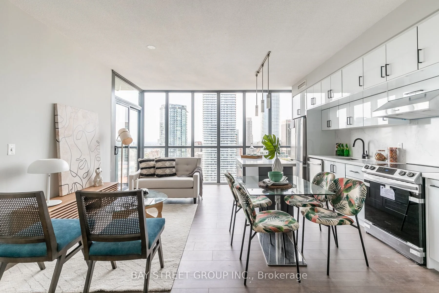 110 Charles Street E #3306, Toronto C08, ON M4Y 1T5