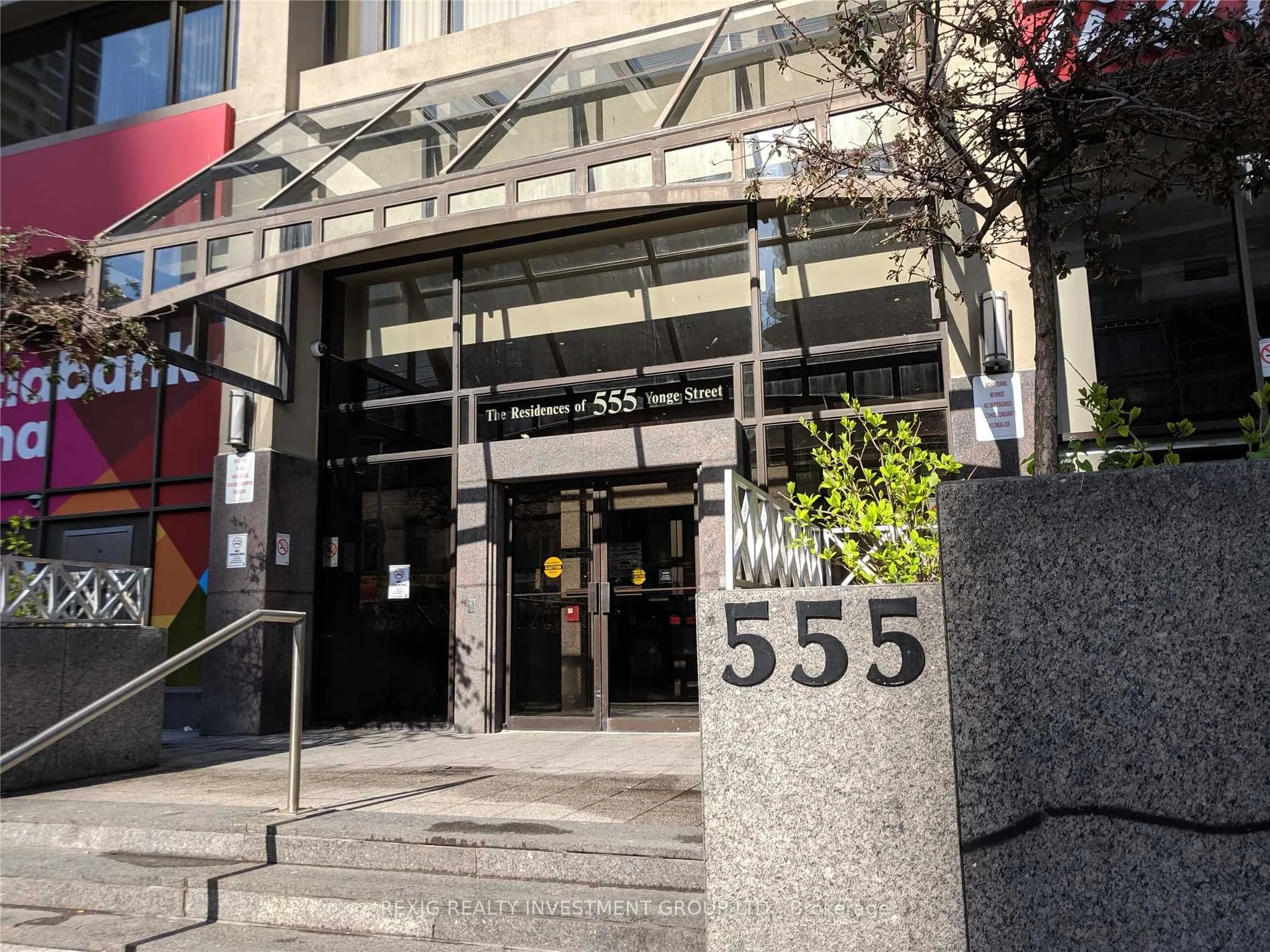 555 Yonge Street 811, Toronto C08, ON M4Y 3A6