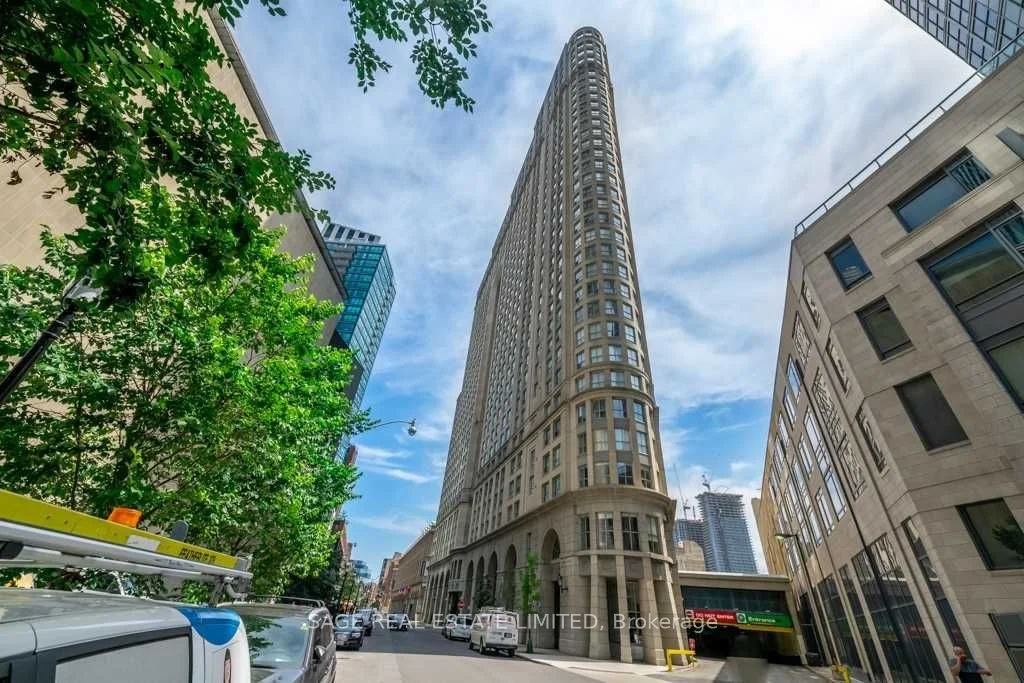 25 The Esplanade Avenue 2408, Toronto C08, ON M5E 1W5