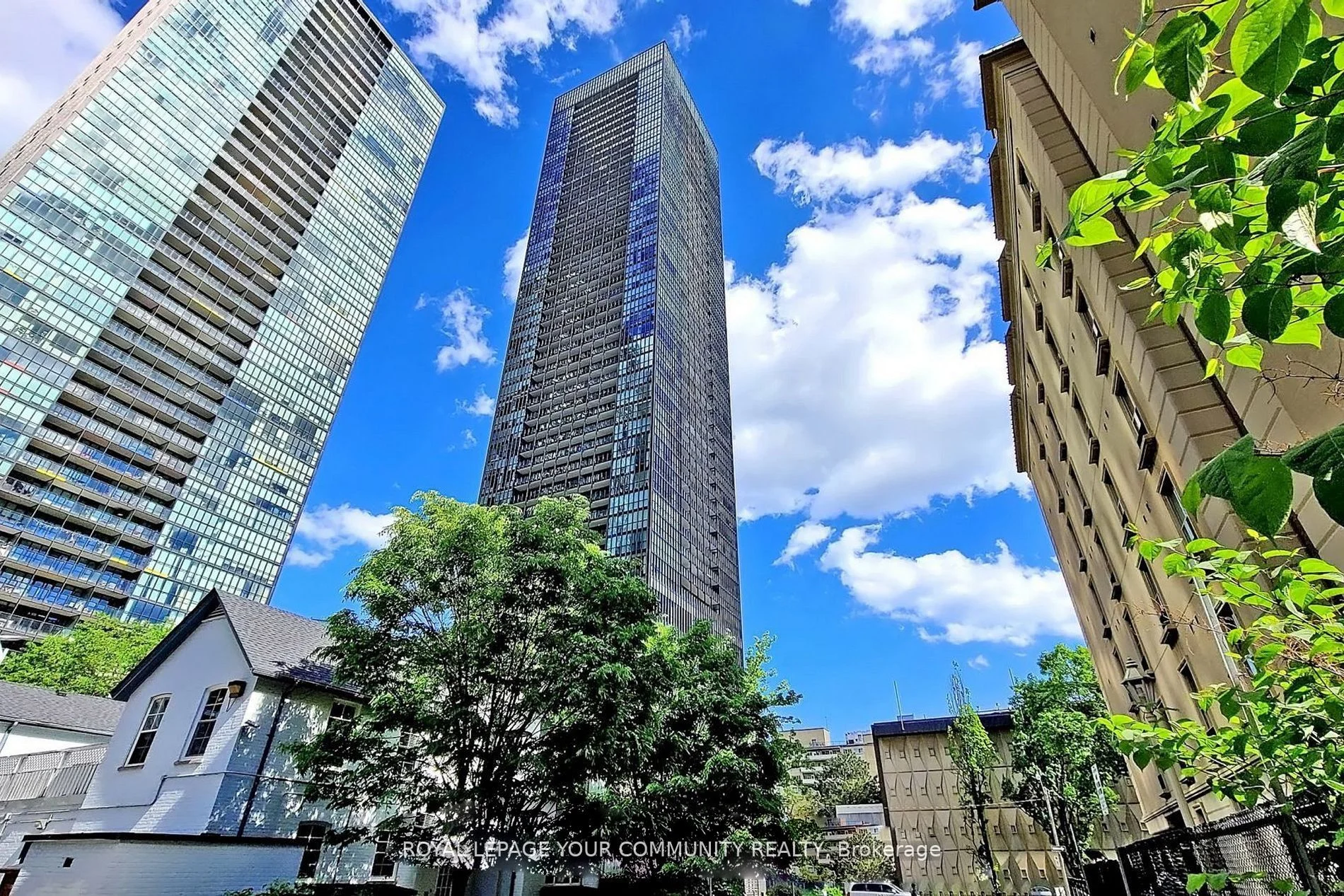 101 CHARLES Street E 3711, Toronto C08, ON M4Y 0A9