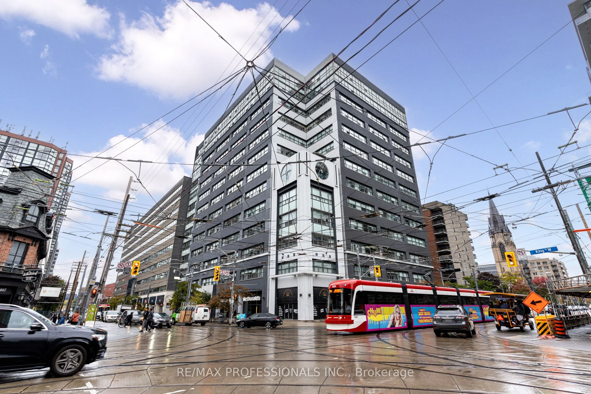 700 King Street W 819, Toronto C01, On M5v 2y6