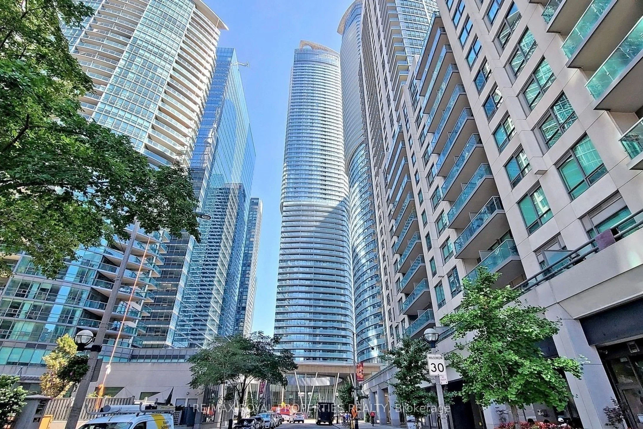 14 York Street 807, Toronto C01, ON M5J 0B1