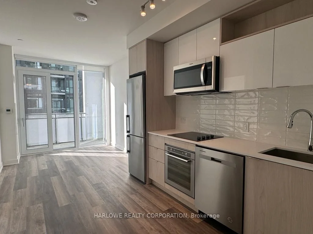 60 Princess Street 213 Se, Toronto C08, On M5a 2c7