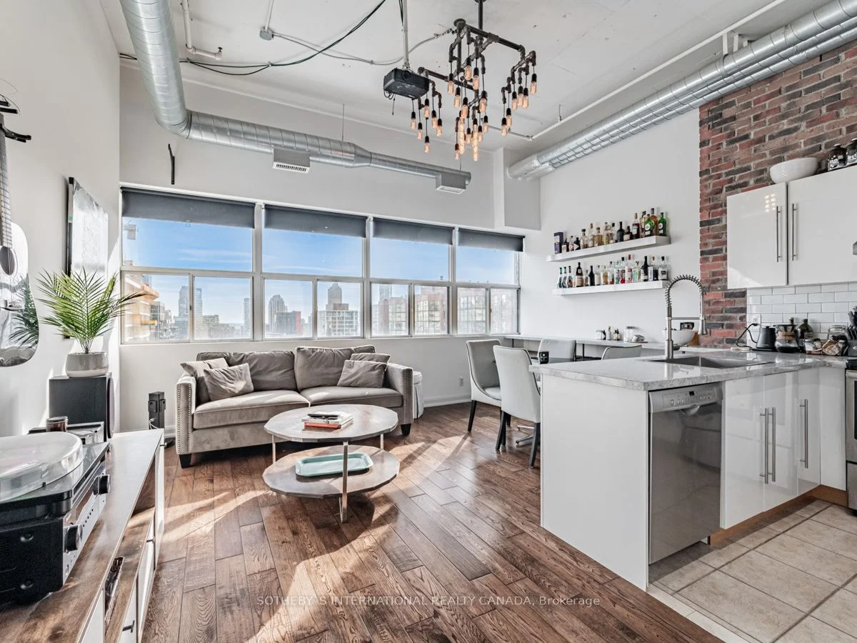 700 King Street W 817, Toronto C01, ON M5V 2Y6