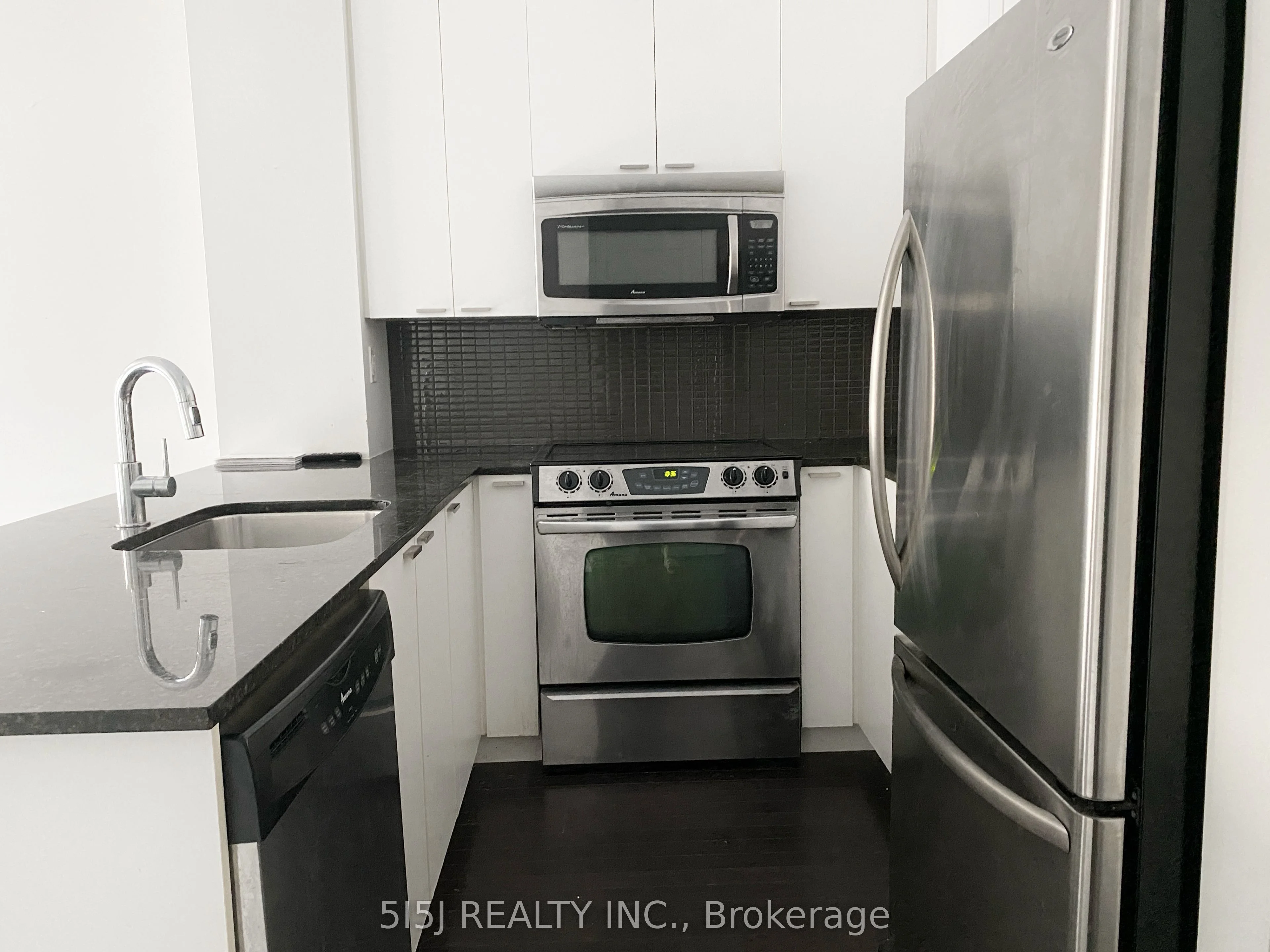 35 Hayden Street 420, Toronto C08, On M4y 3c3