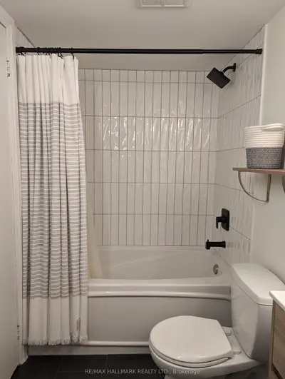 1000 King Street W 609, Toronto C01, ON M6K 3N1