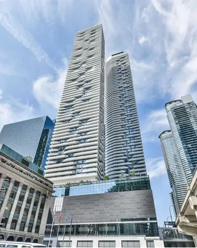100 Harbour Street 6107, Toronto C01, On M5j 0b5