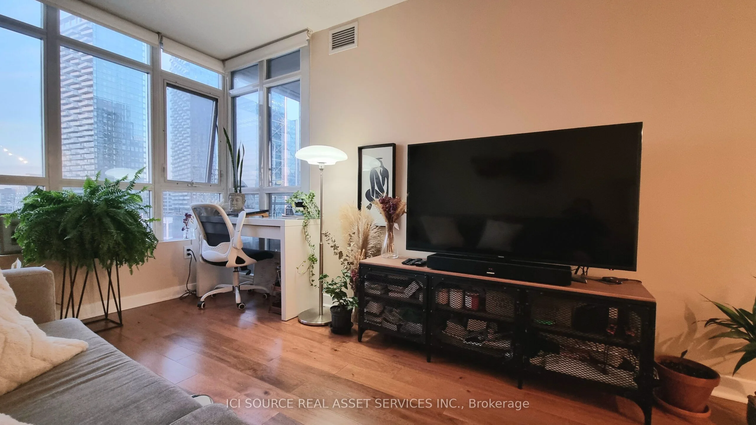 10 Capreol Court 1803, Toronto C01, ON M5V 4B3