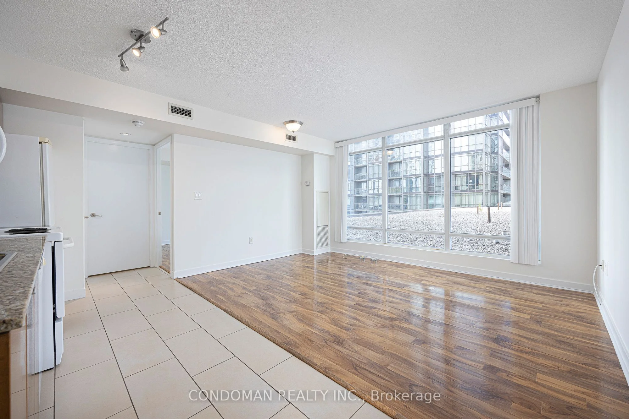 15 Brunel Court 706, Toronto C01, On M5v 3y6