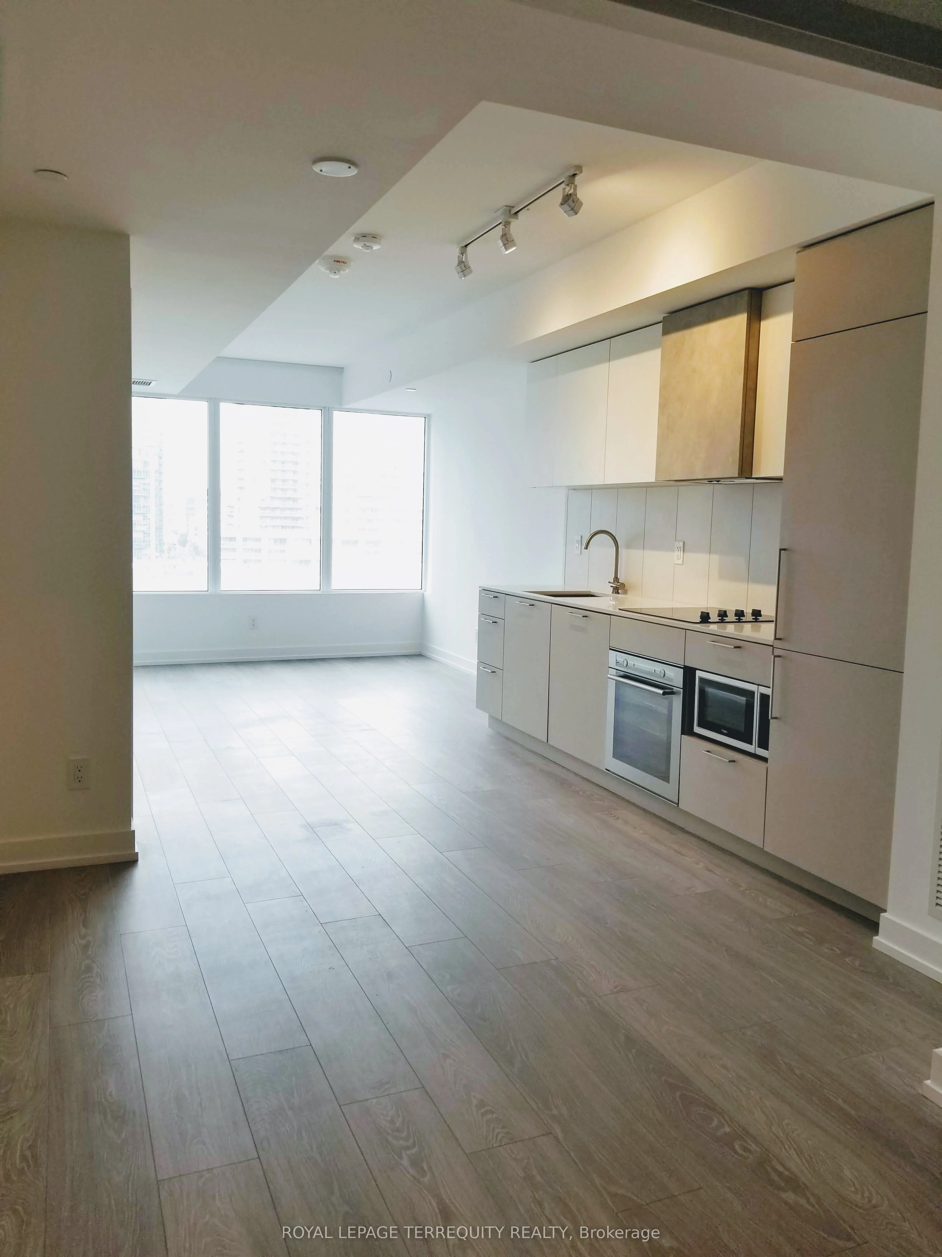 19 Western Battery Road 810, Toronto C01, ON M6K 0E3