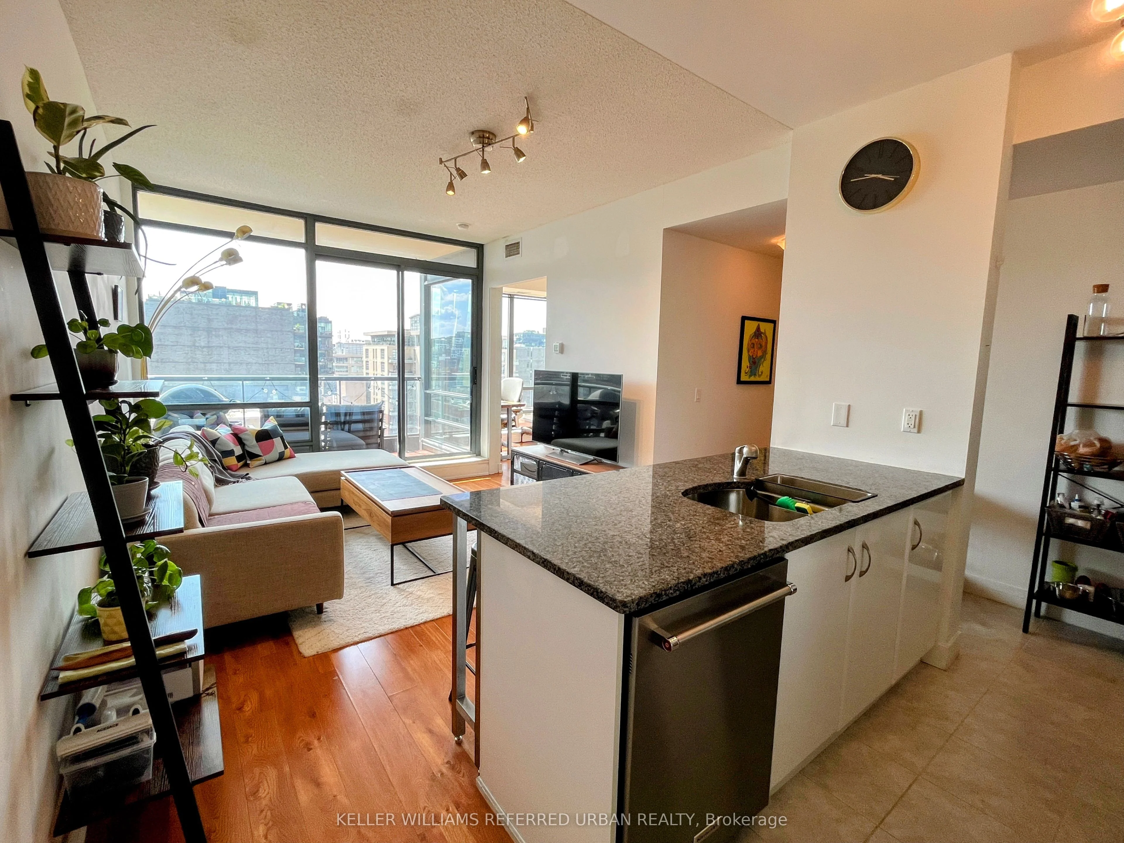 438 King Street W 1109, Toronto C01, ON M5V 3T9