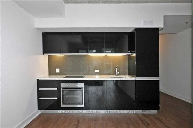 20 Minowan Miikan Lane 632, Toronto C01, ON M6J 1M3