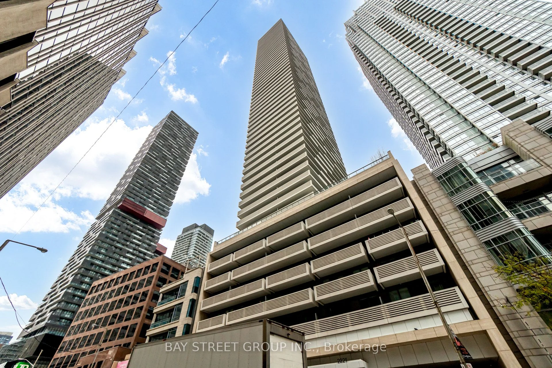 2221 Yonge Street S 4106, Toronto C10, ON M4S 2B4