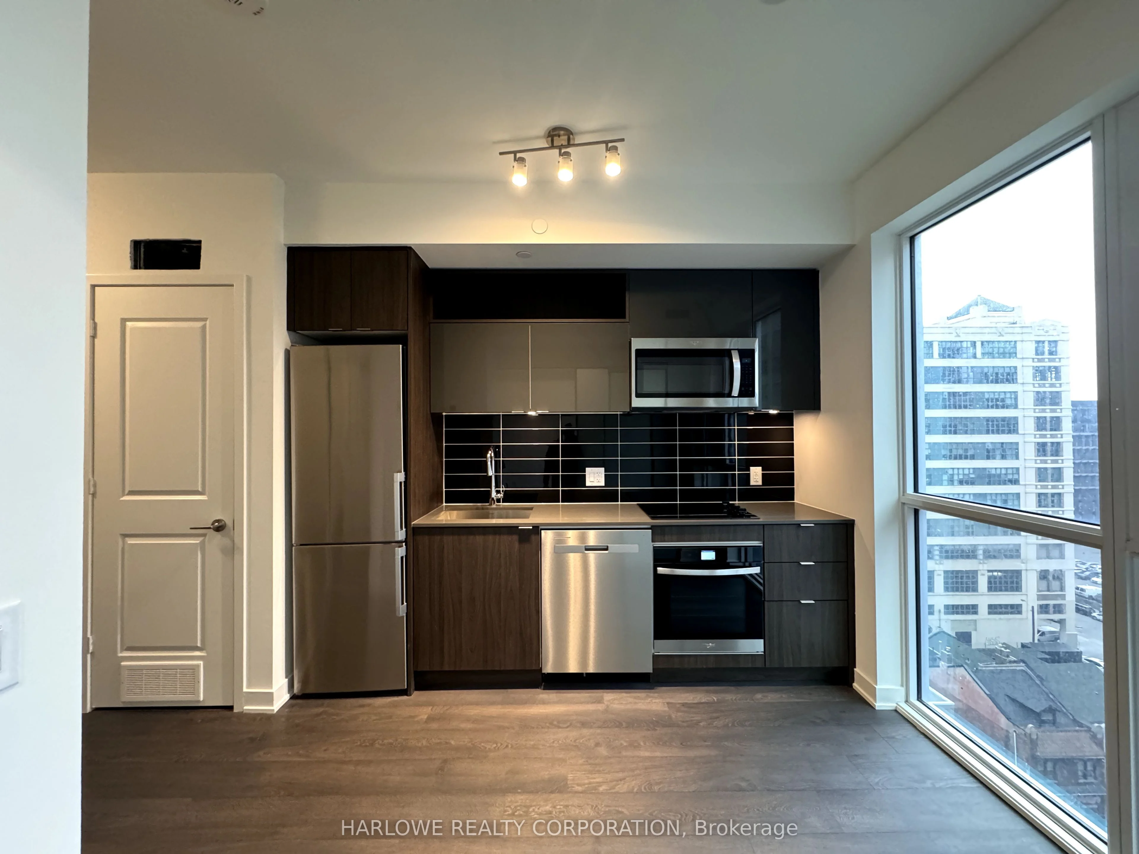100 Dalhousie Street 1005, Toronto C08, On M5b 0c7