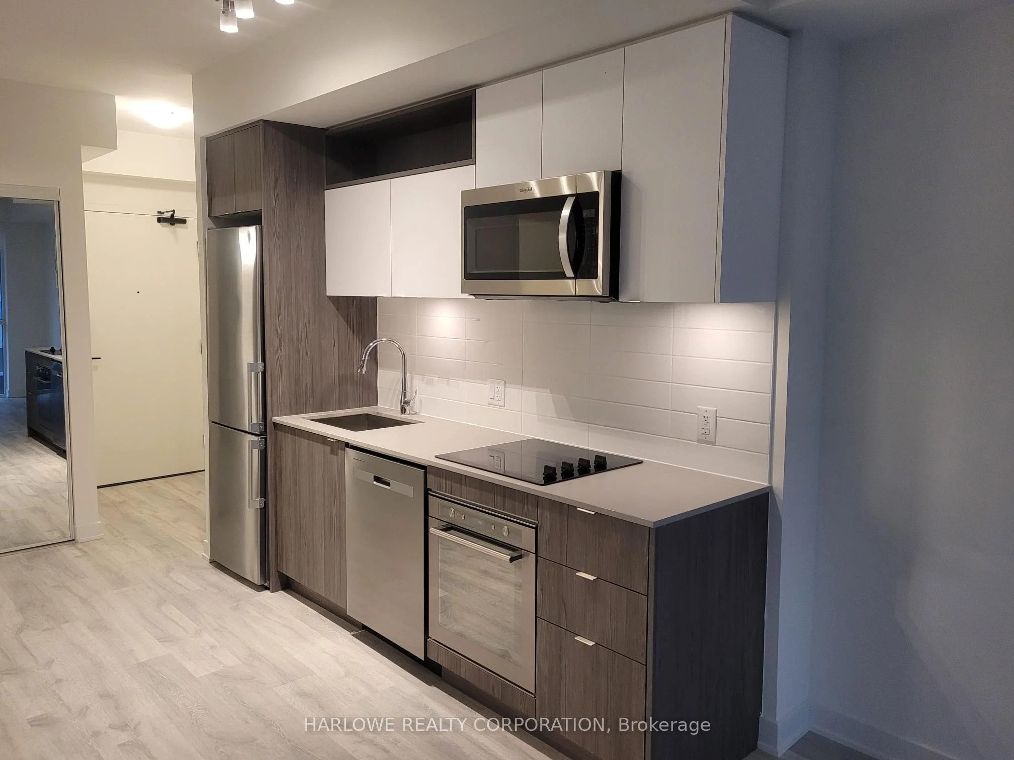 100 Dalhousie Street 611, Toronto C08, On M5b 0c7