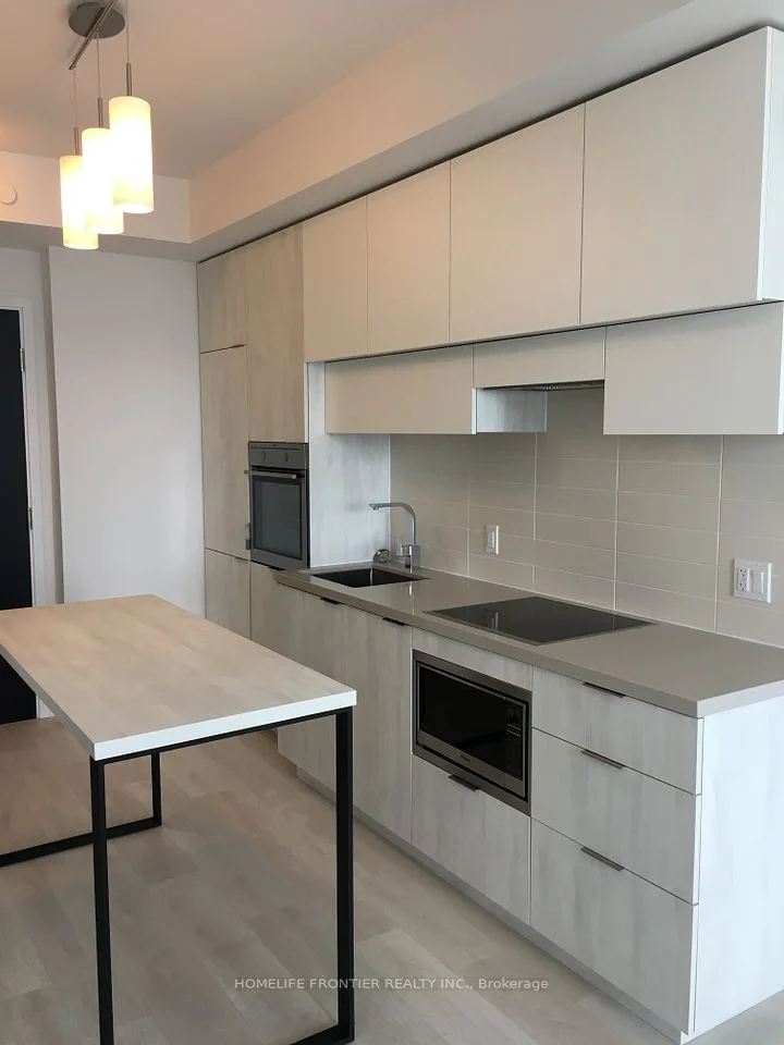 8 Eglinton Avenue 3610, Toronto C10, ON M4P 1A6