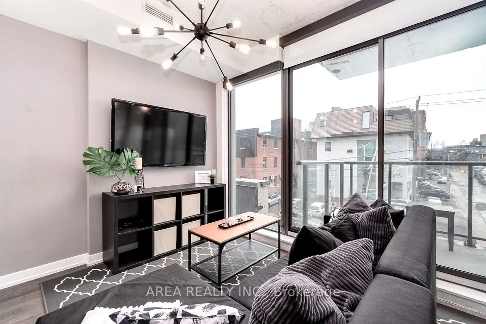 461 adelaide Street W 334, Toronto C01, ON M5V 1T1
