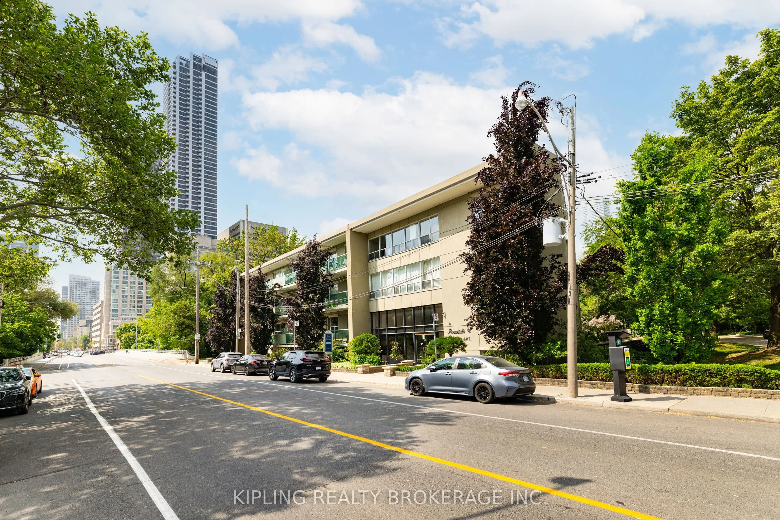 4 Sherbourne Street N 102, Toronto C09, On M4w 2t1