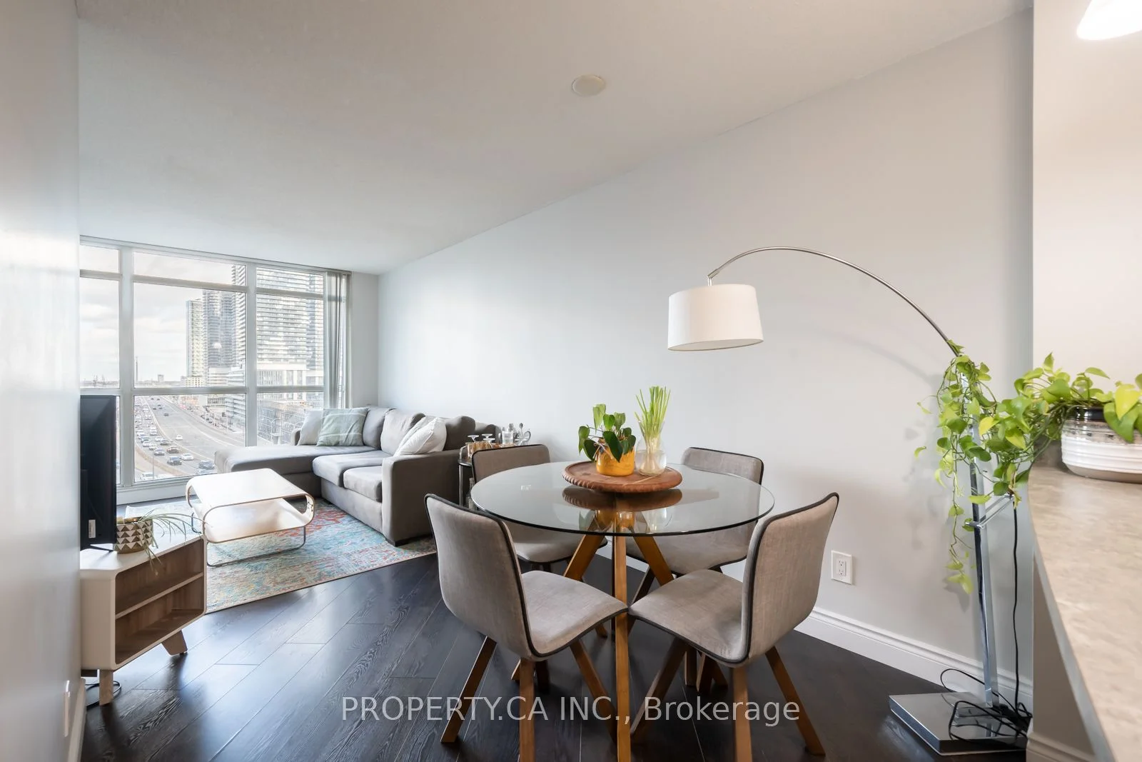 18 Yonge Street 1107, Toronto C01, On M5e 1z8